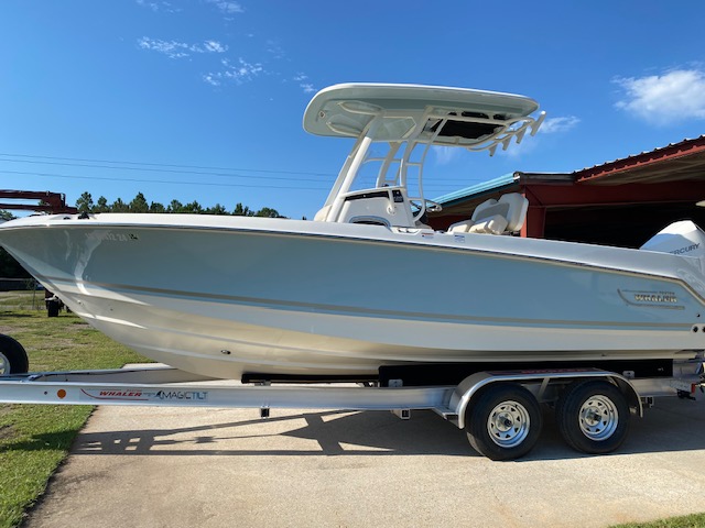 2021 Boston Whaler 230 Outrage