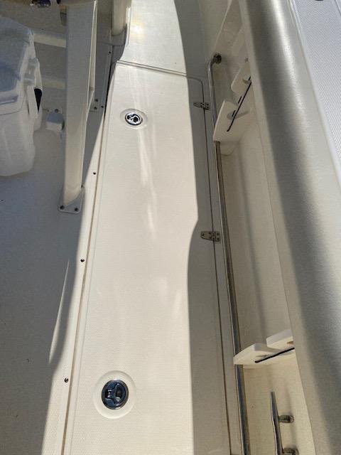2021 Boston Whaler 230 Outrage - Photo 20