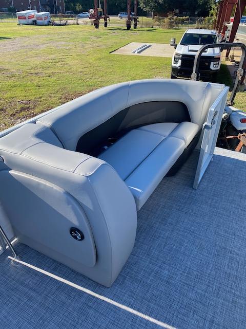 2026 Sun Tracker PARTY BARGE 18 DLX - Photo 6