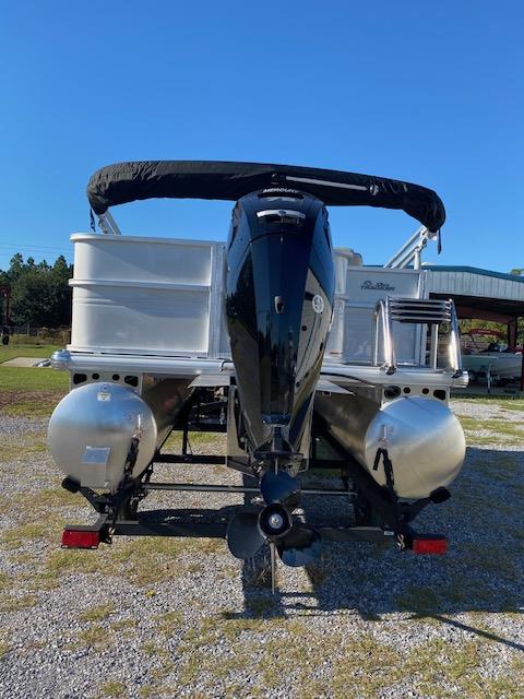 2026 Sun Tracker PARTY BARGE 18 DLX - Photo 8