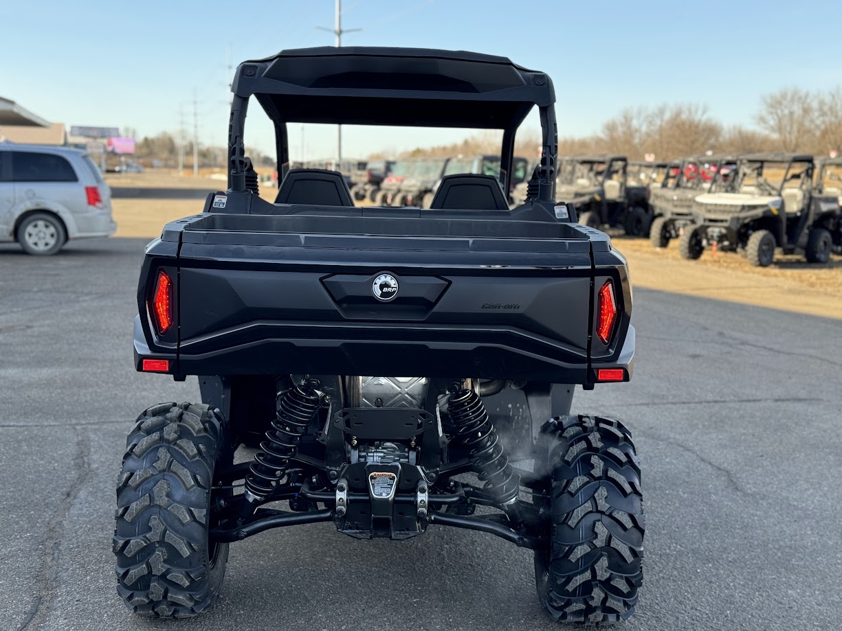 2025 Can-Am COMMANDER XT 1000R - Photo 4
