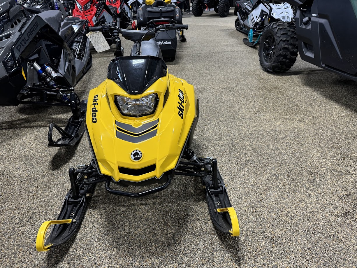 2025 Ski-Doo MXZ 200 - Photo 2