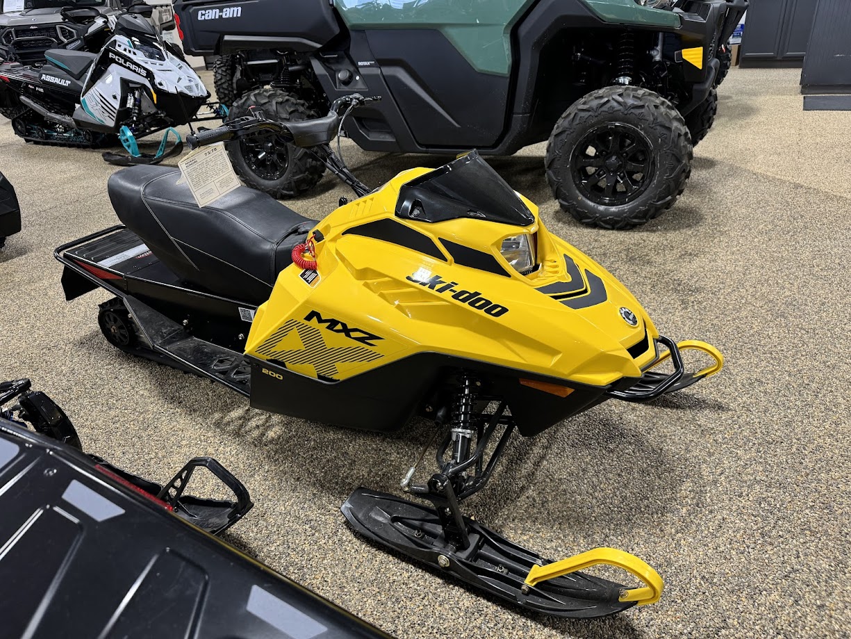 2025 Ski-Doo MXZ 200 - Photo 3