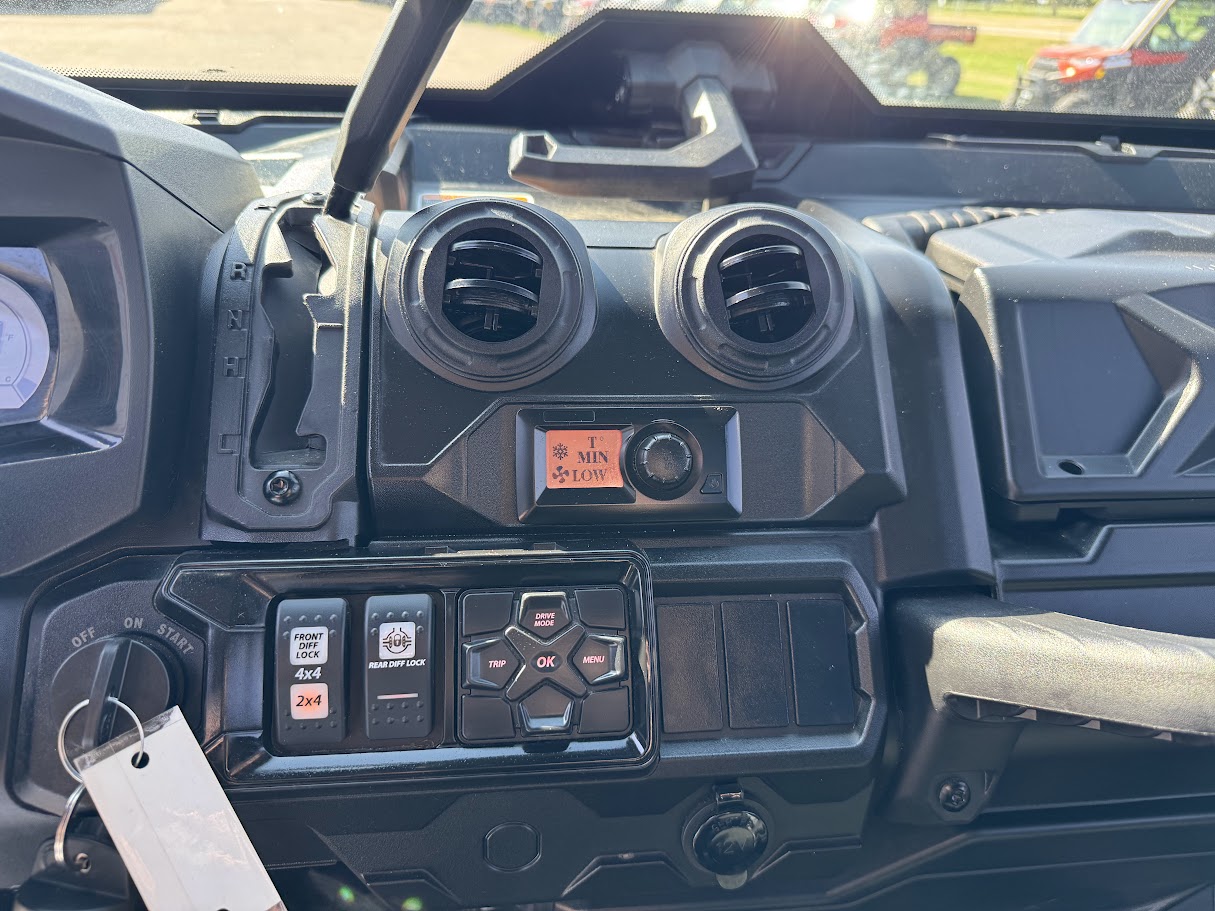 2025 Can-Am DEFENDER HD10 LIMITED - Photo 7