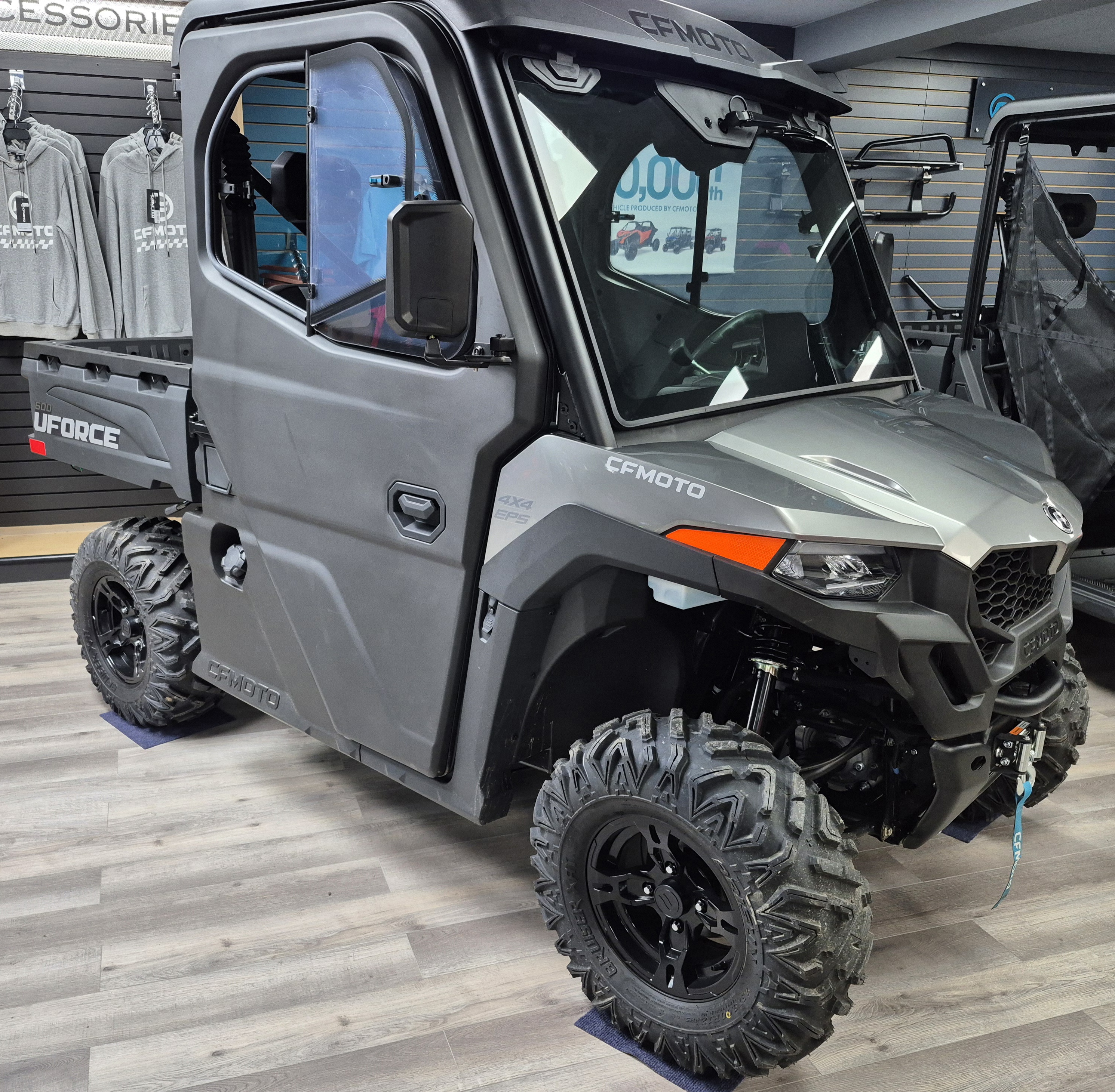 2025 CFMOTO UFORCE 600 EPS - Photo 2