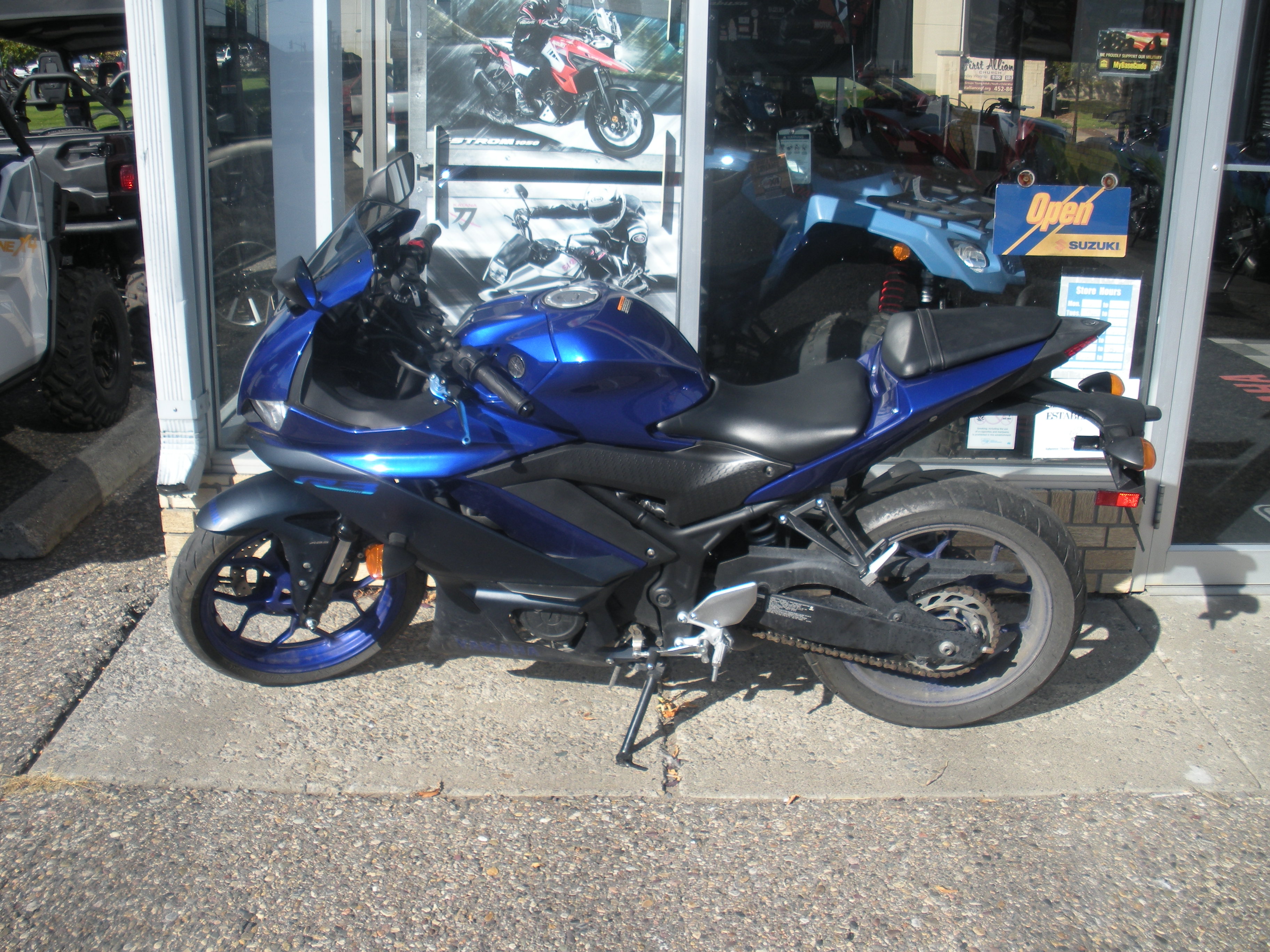 2023 Yamaha YZFR3APL - Photo 3