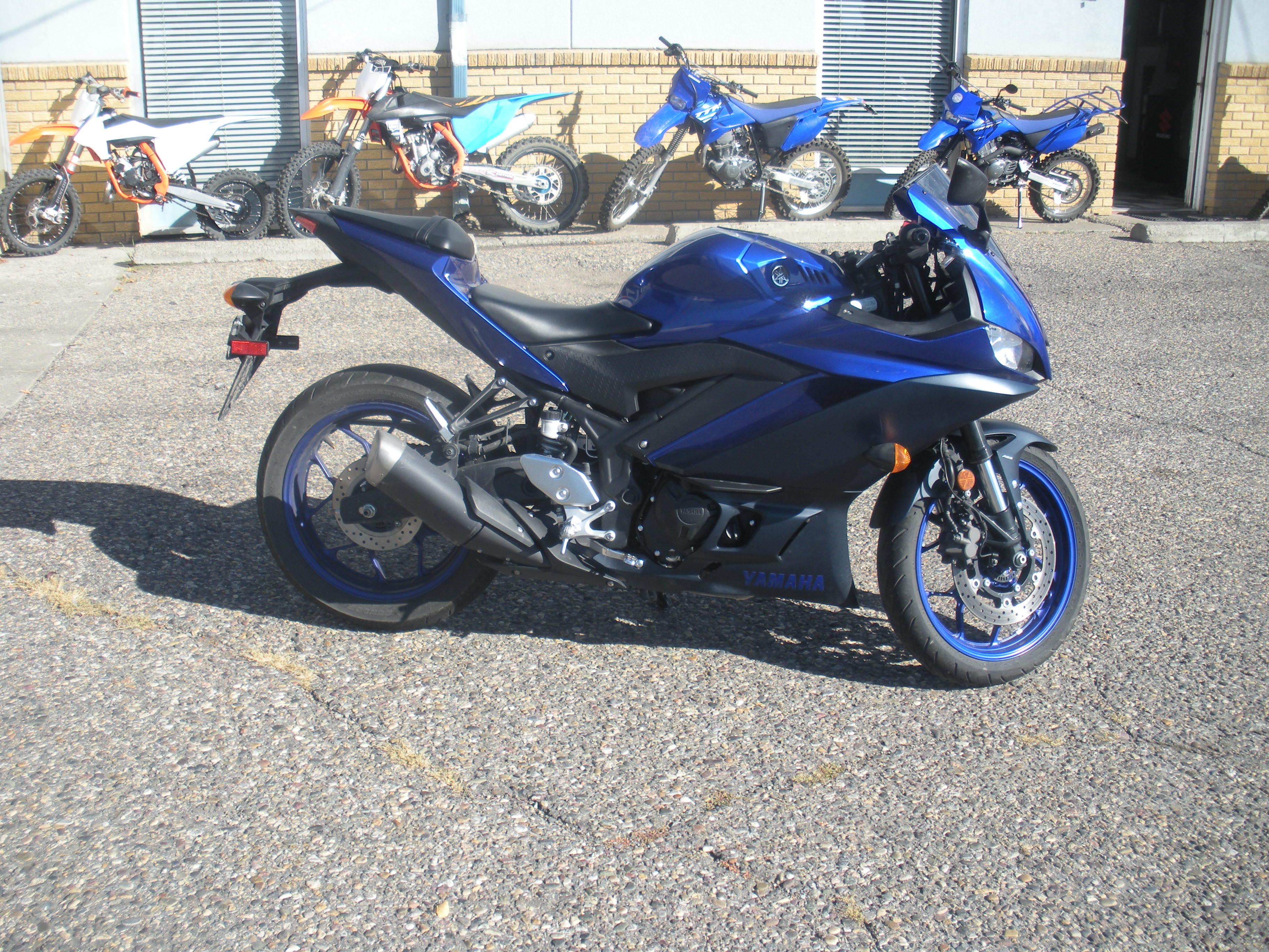 2023 Yamaha YZFR3APL