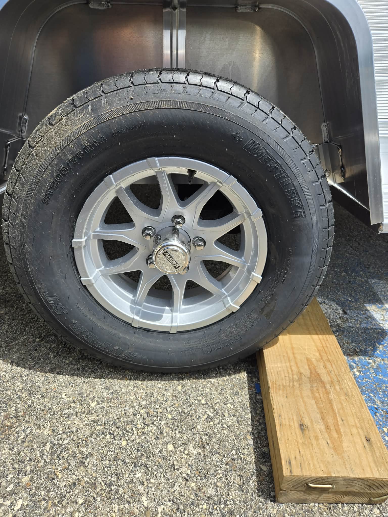 2027 Aluma 8114S-R-BT-SR