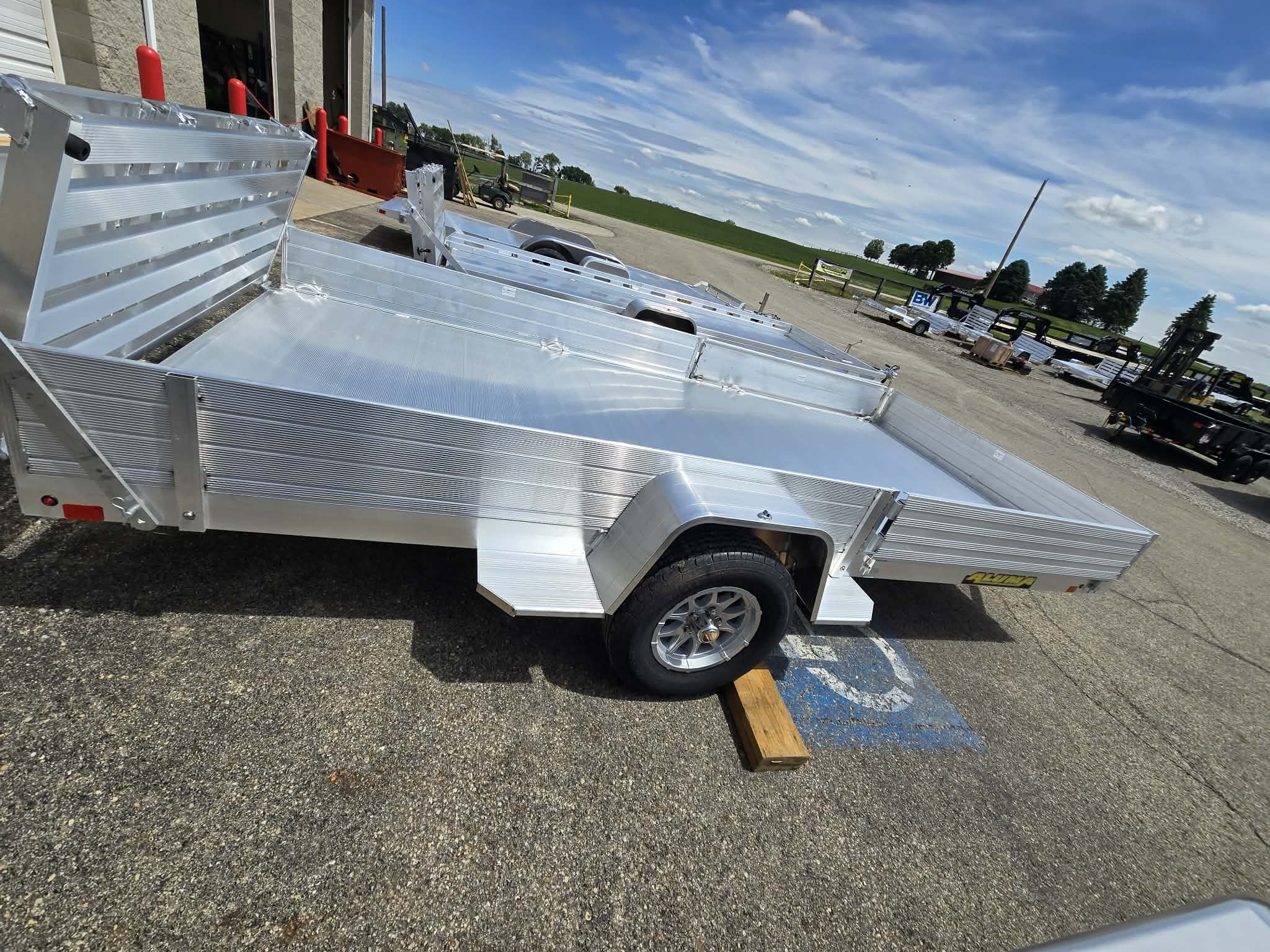2027 Aluma 8114S-R-BT-SR photo 3