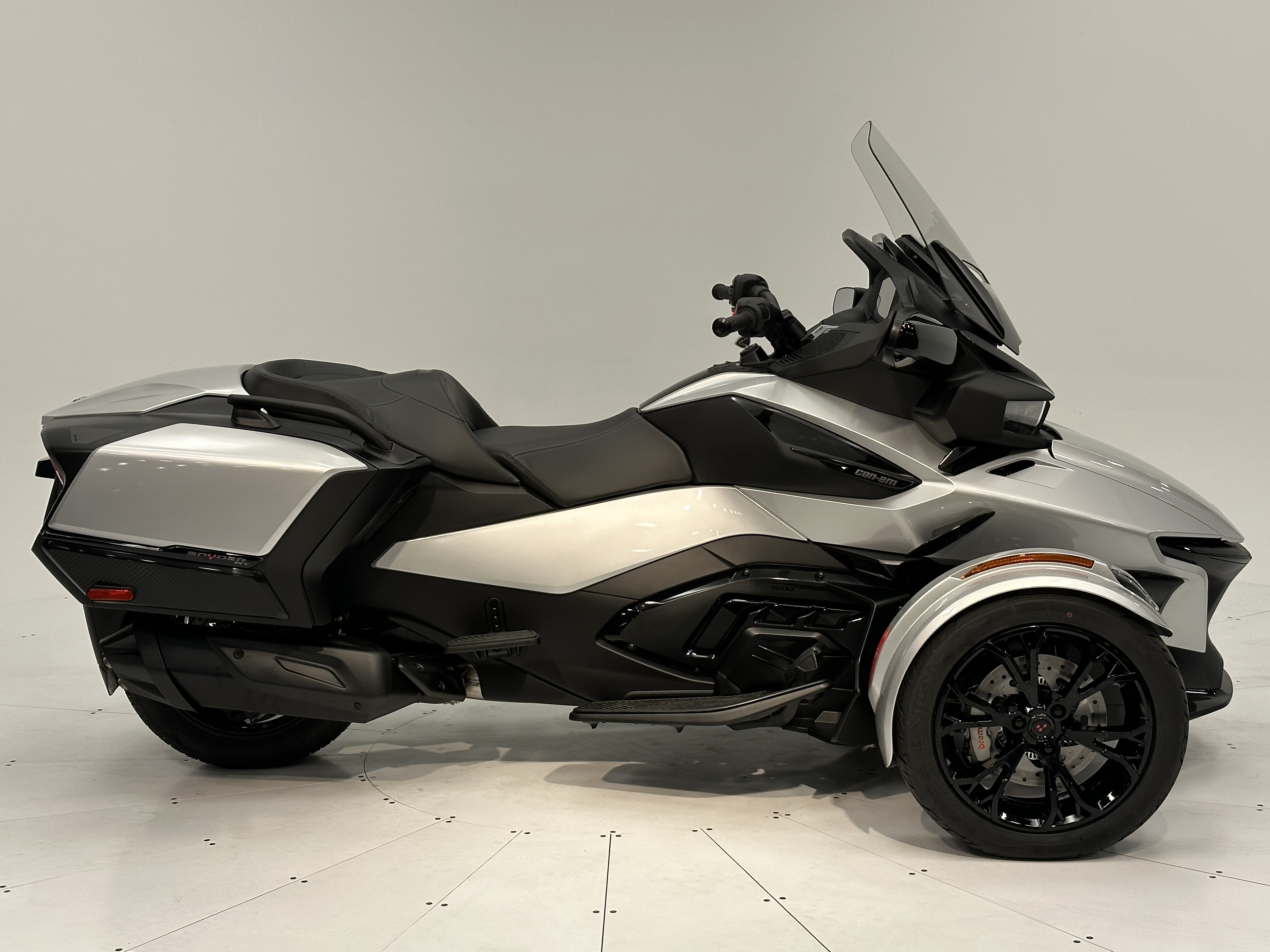 2024 Can-Am RT (SE6)