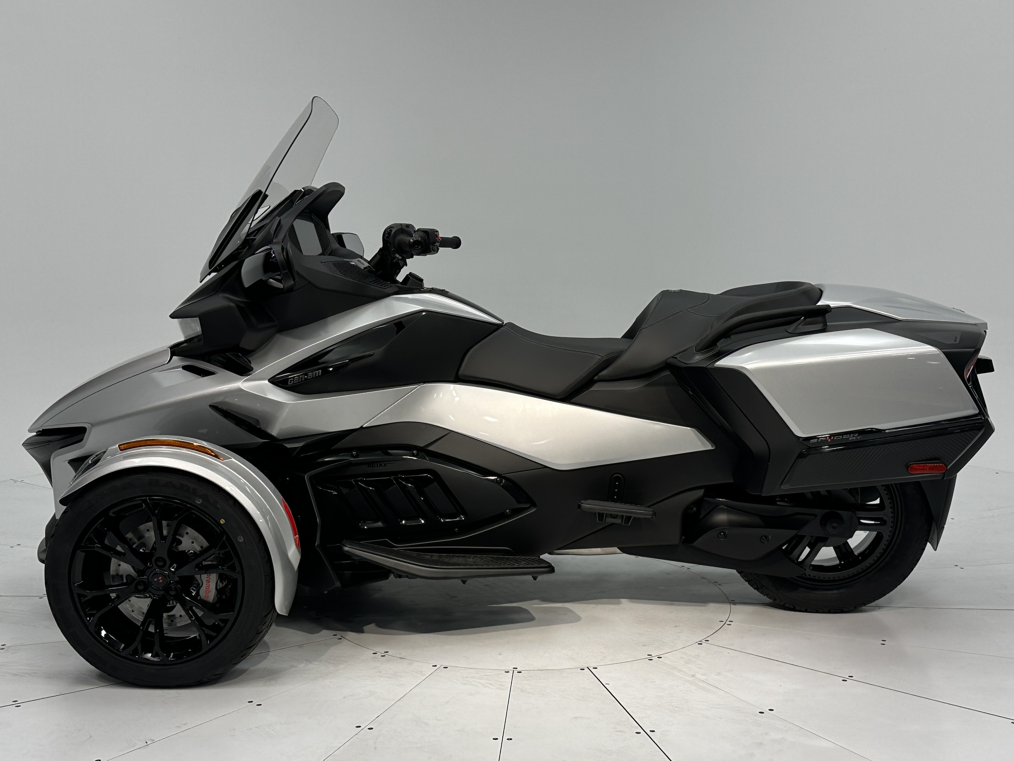2024 Can-Am RT (SE6) - Photo 3