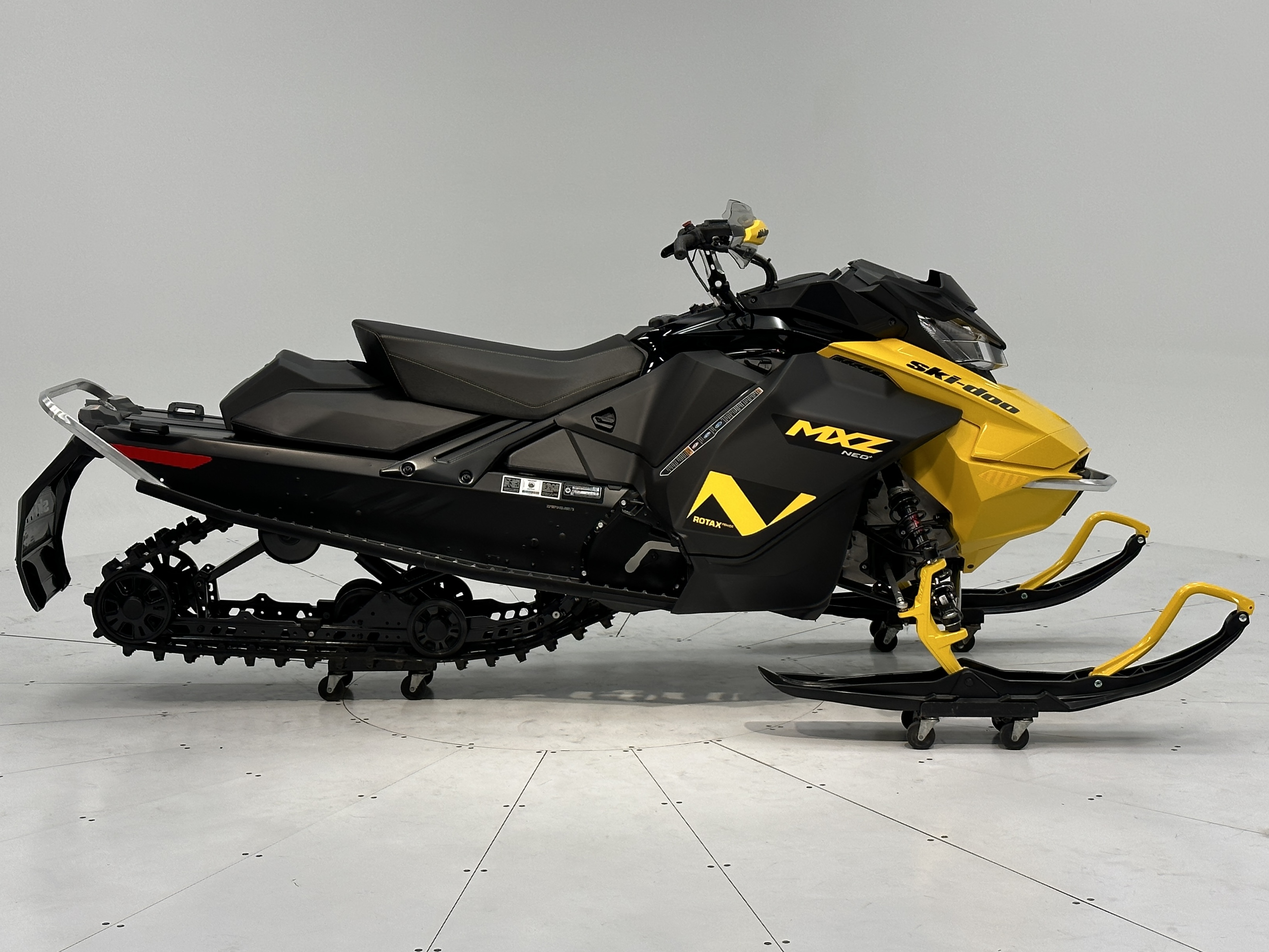 2025 Ski-Doo MXZ NEO+ 600 EFI (55) RipSaw 1.25" E.S.