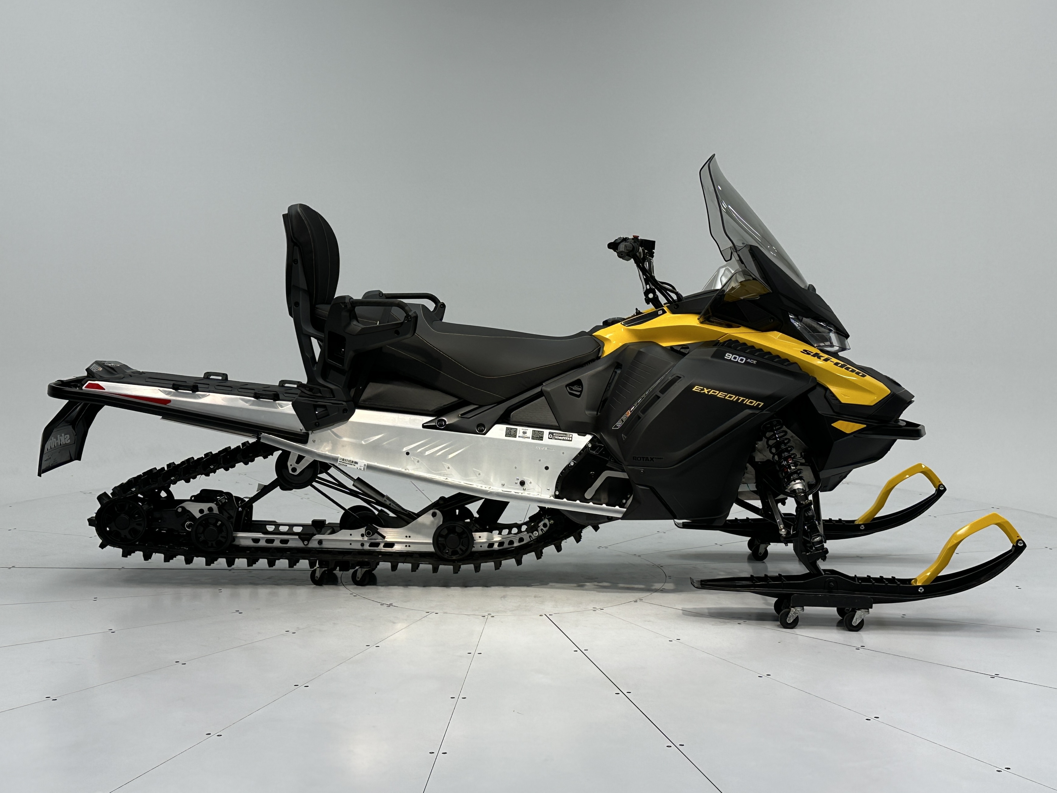 2025 Ski-Doo EXPEDITION SPORT 900 ACE Charger 1.5" E.S.