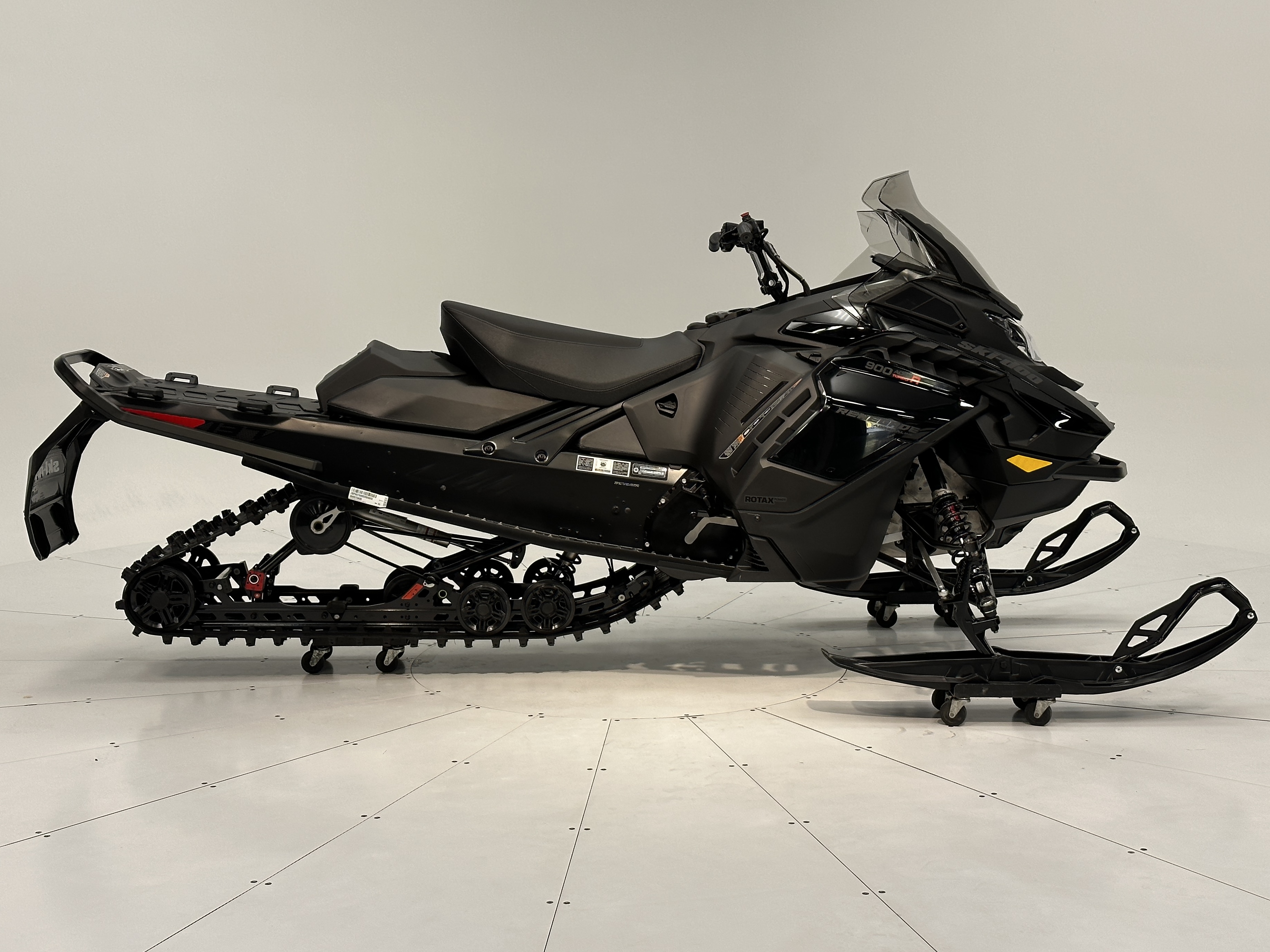 2025 Ski-Doo RENEGADE ADRENALINE 900 ACE Turbo R RipSaw 1.25" E.S.