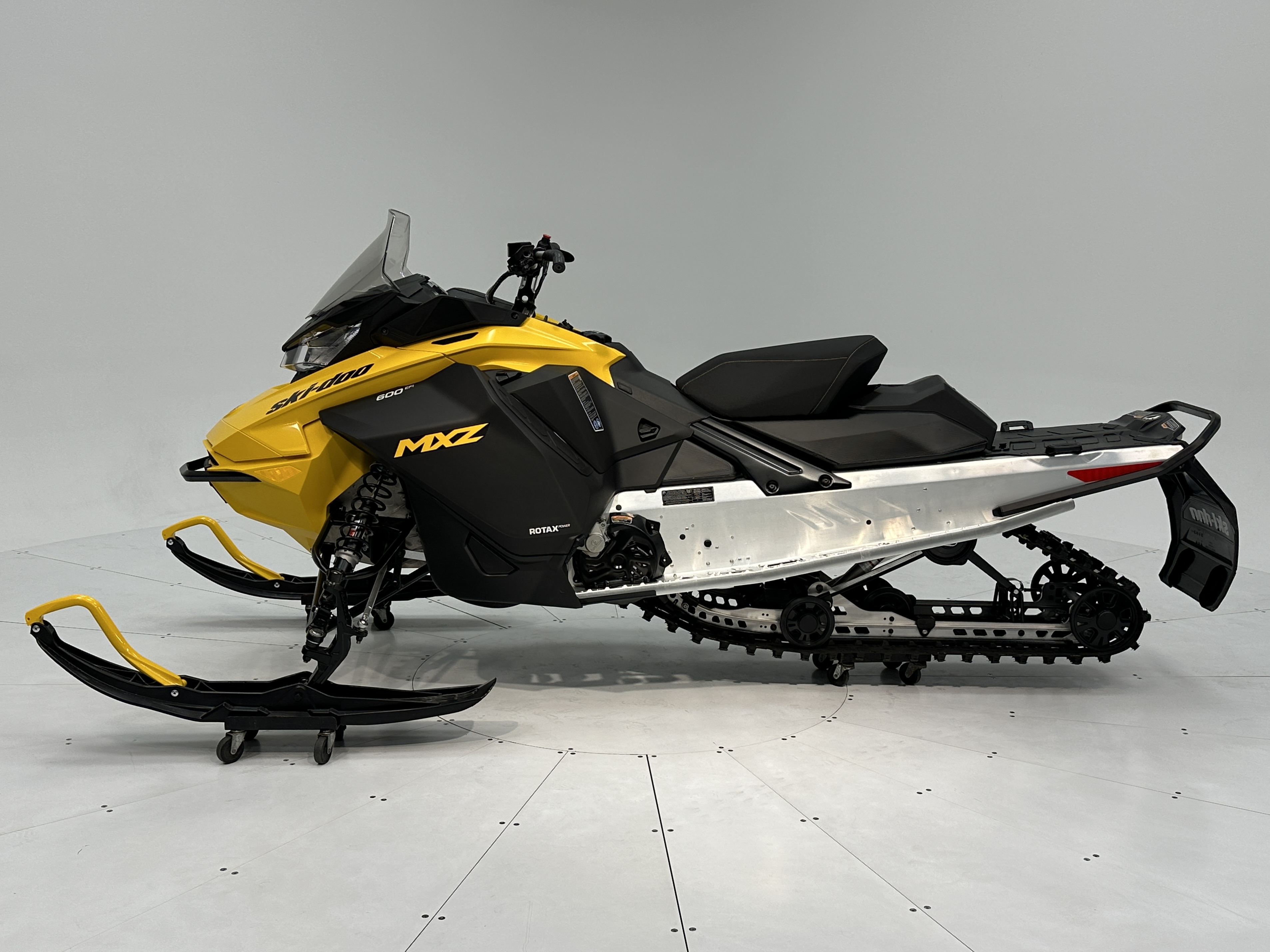 2025 Ski-Doo MXZ SPORT 129 600 EFI RipSaw 1.25" E.S. - Photo 3