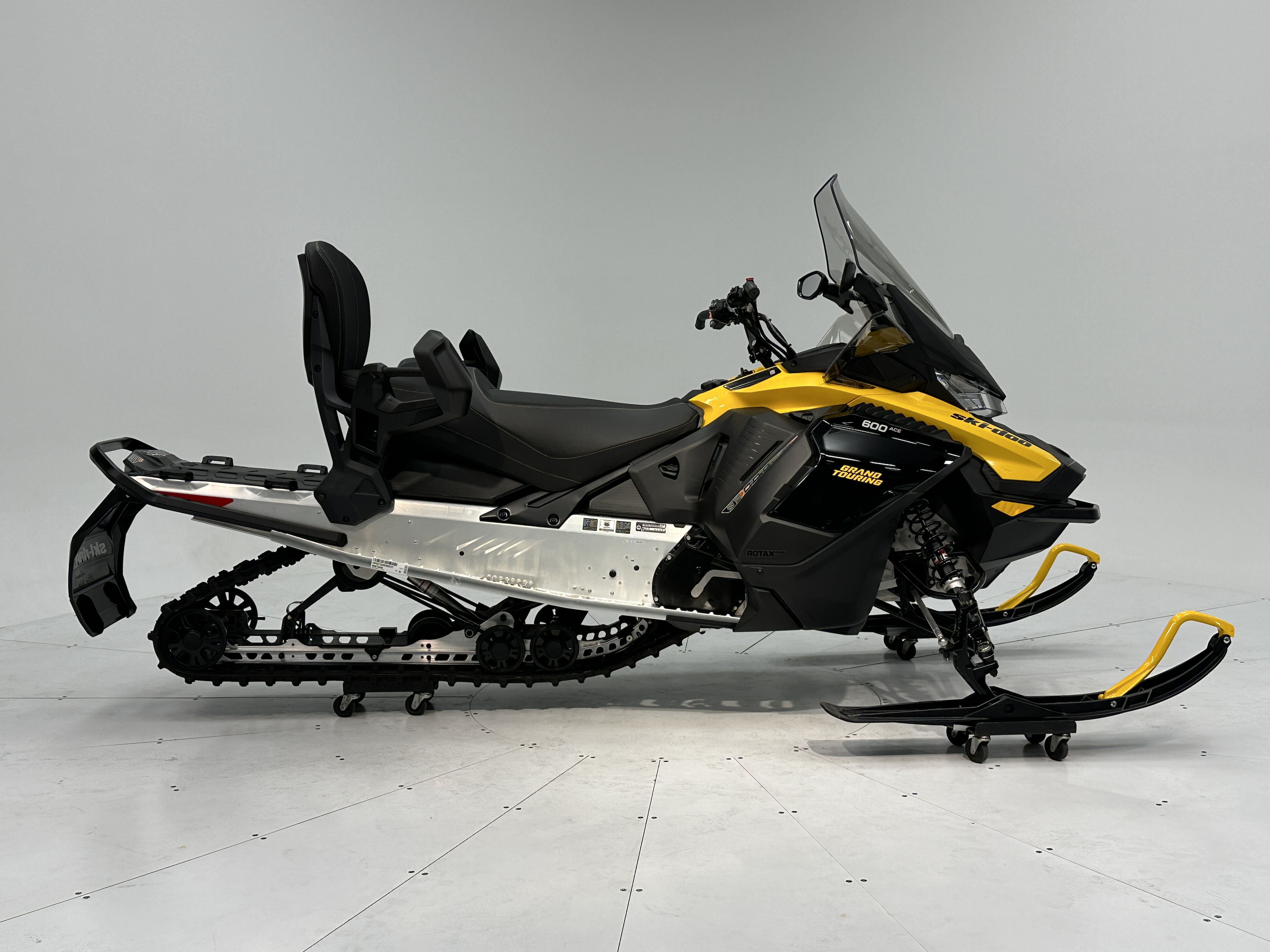 2025 Ski-Doo GRAND TOURING SPORT 600 ACE Silent Track II 1.25" E.S.
