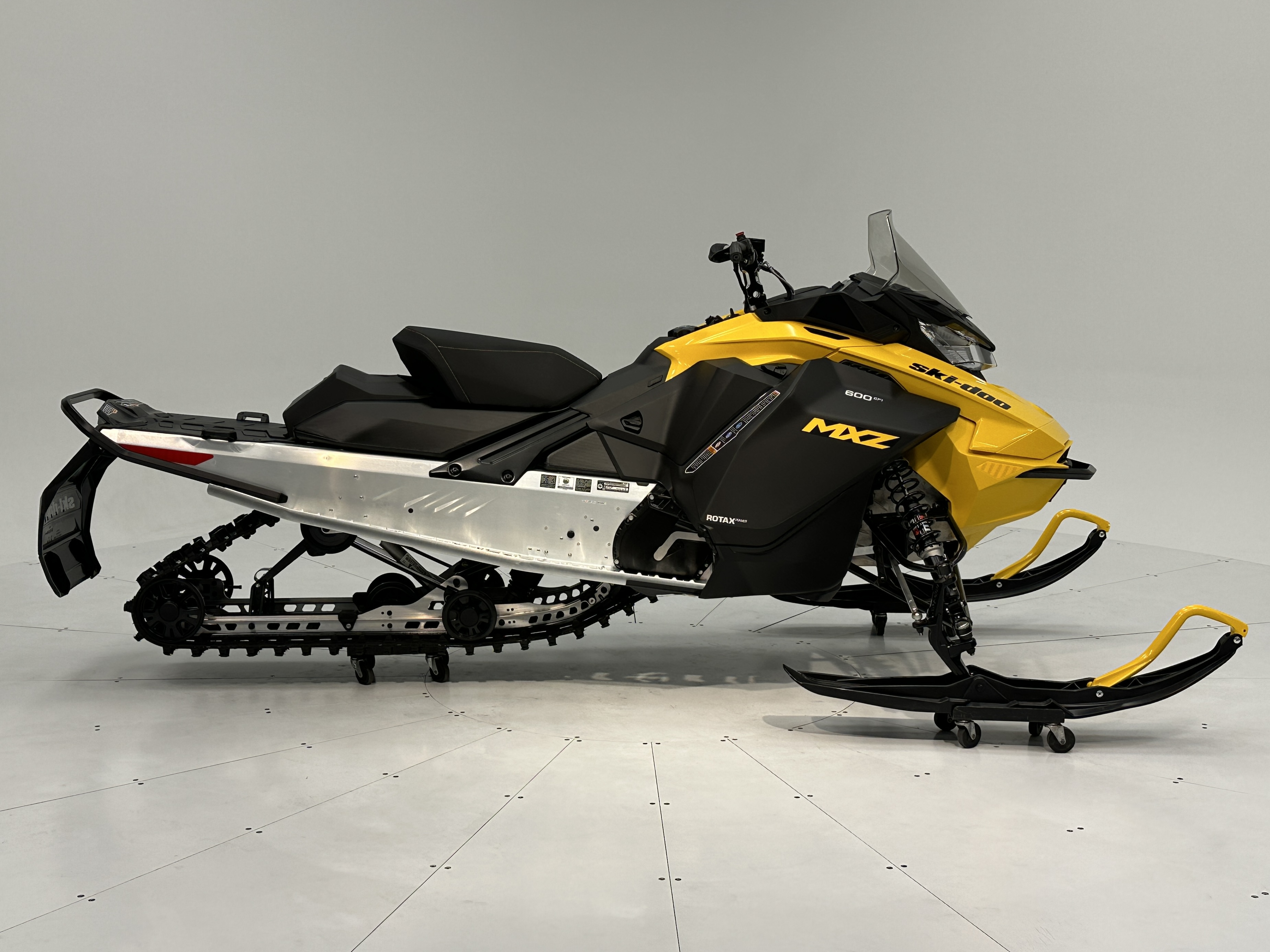 2025 Ski-Doo MXZ SPORT 129 600 EFI RipSaw 1.25" E.S.