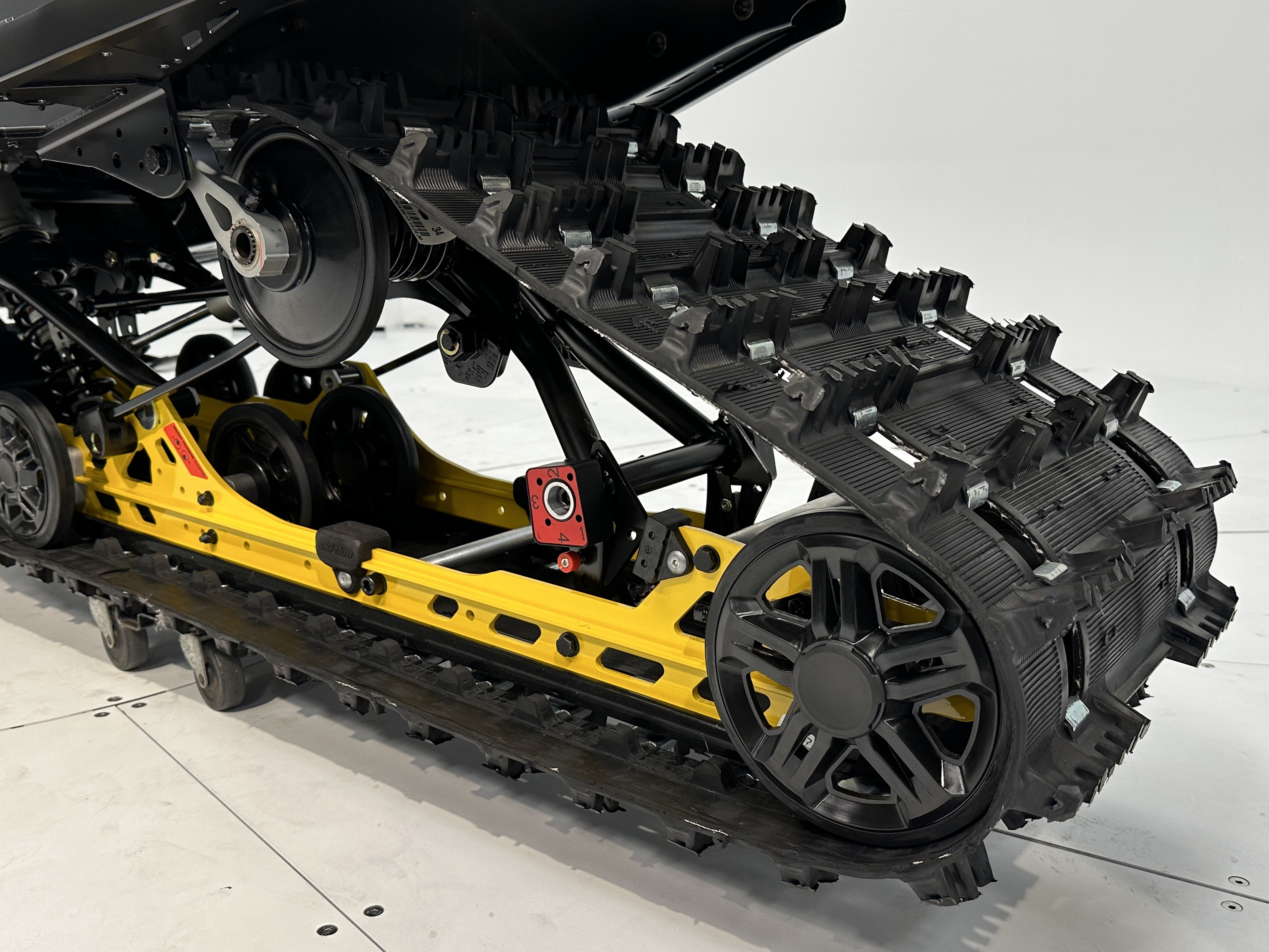 2025 Ski-Doo RENEGADE ADRENALINE 900 ACE Turbo R RipSaw 1.25" E.S. - Photo 9