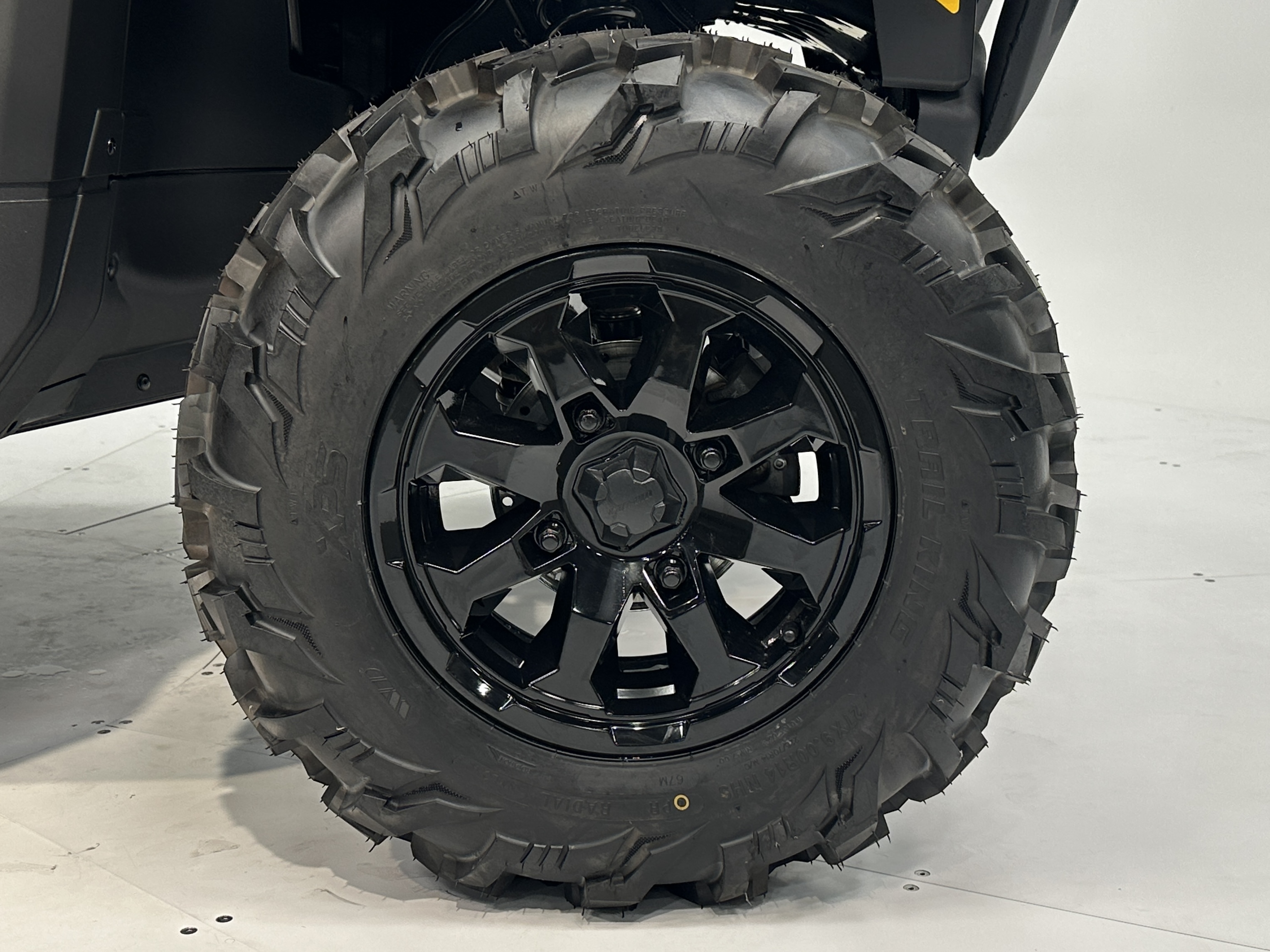 2025 Can-Am Defender XT HD10 - Photo 15
