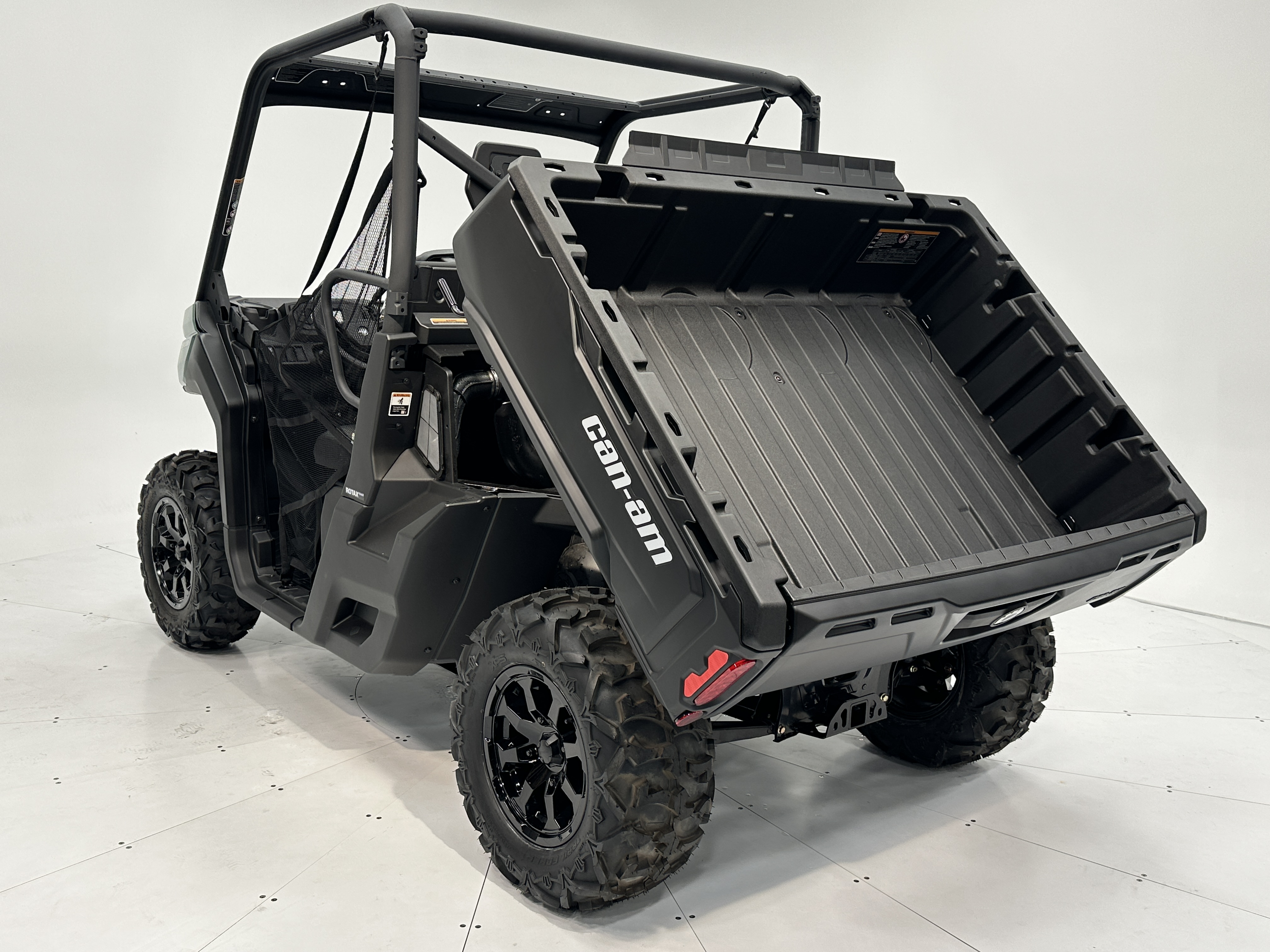 2025 Can-Am Defender DPS HD7 Demonstrator - Photo 11