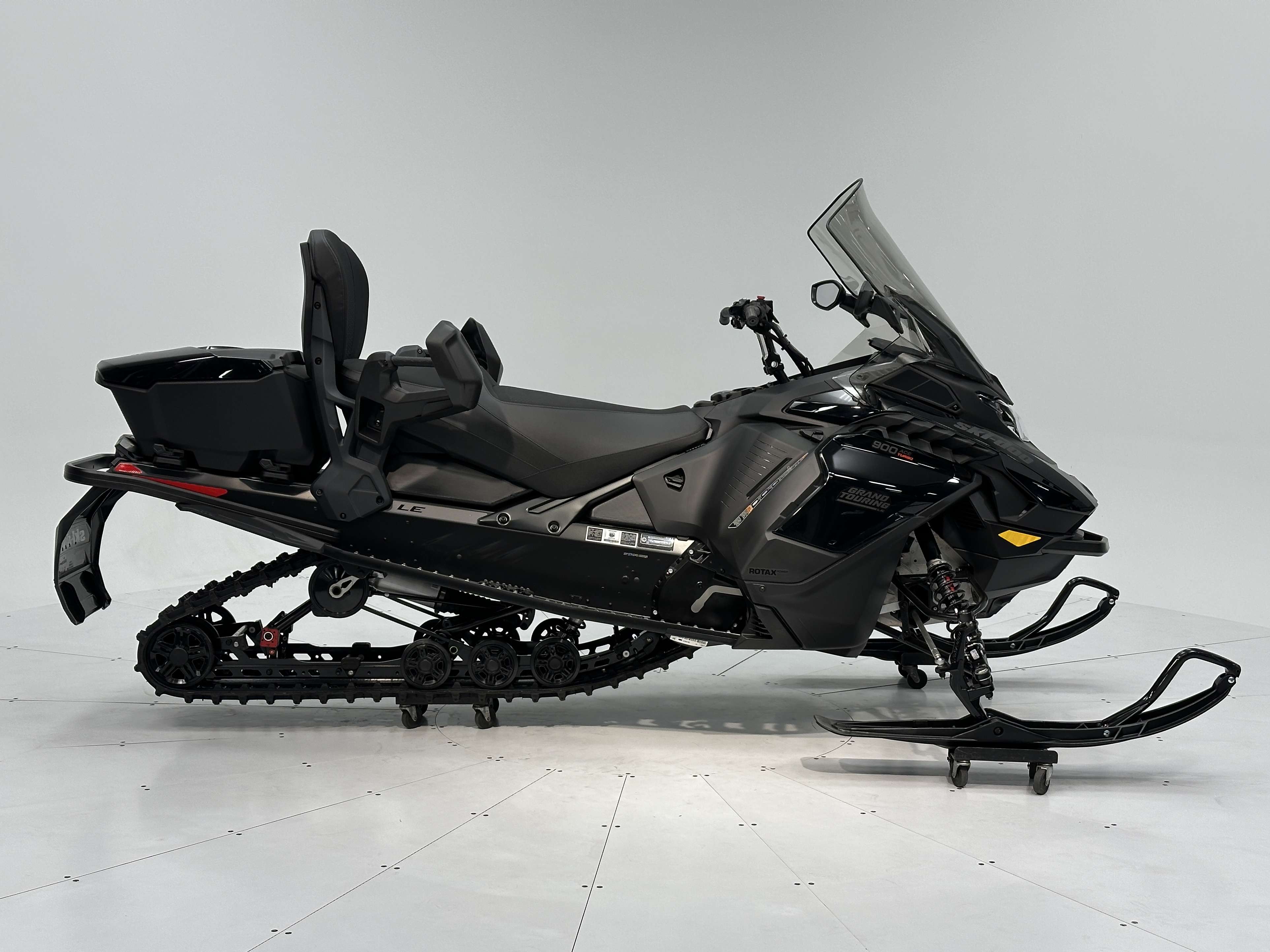 2025 Ski-Doo GRAND TOURING LE 900 ACE Turbo Silent Track II 1.25" E.S.