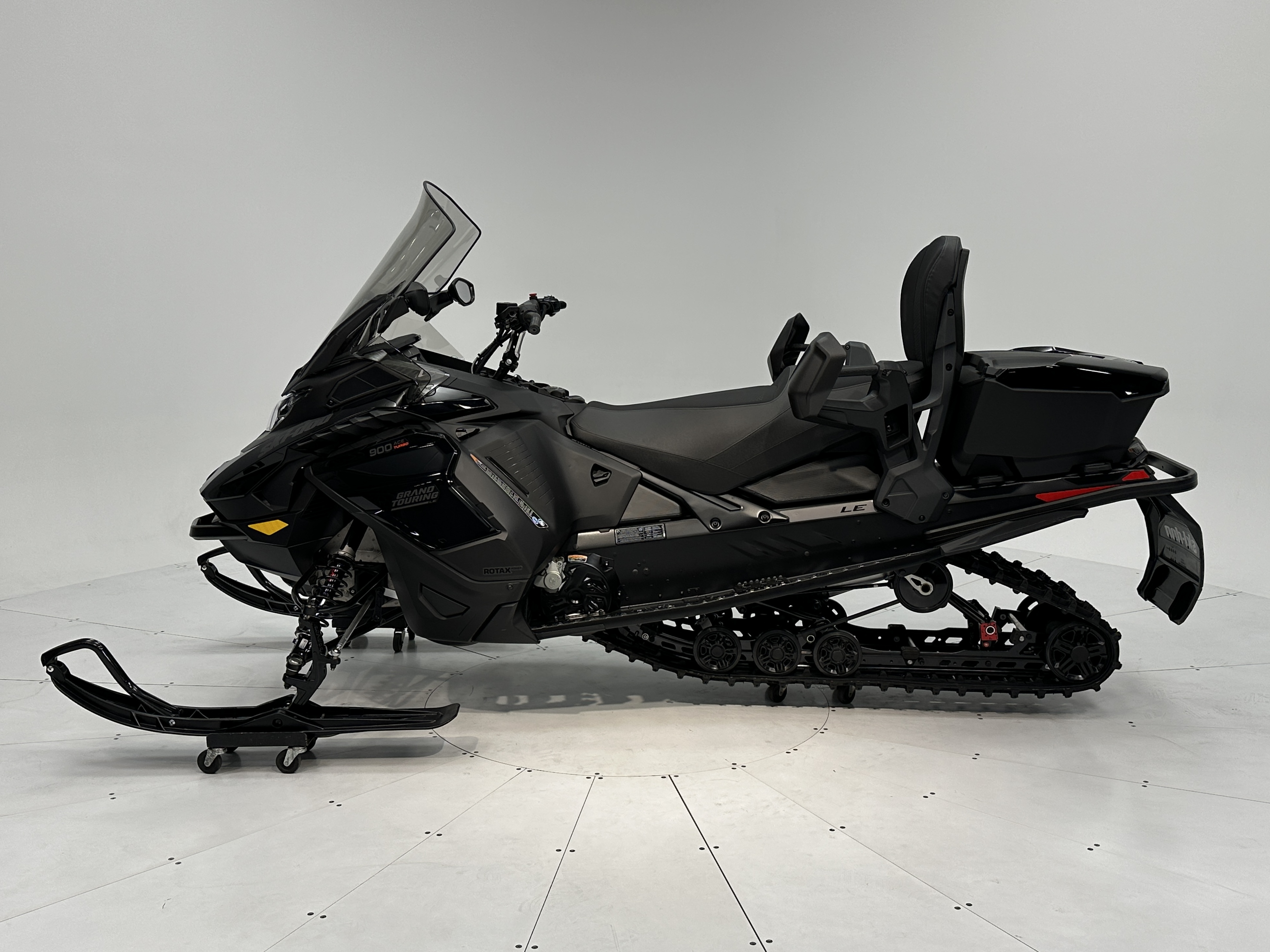 2025 Ski-Doo GRAND TOURING LE 900 ACE Turbo Silent Track II 1.25" E.S. - Photo 3
