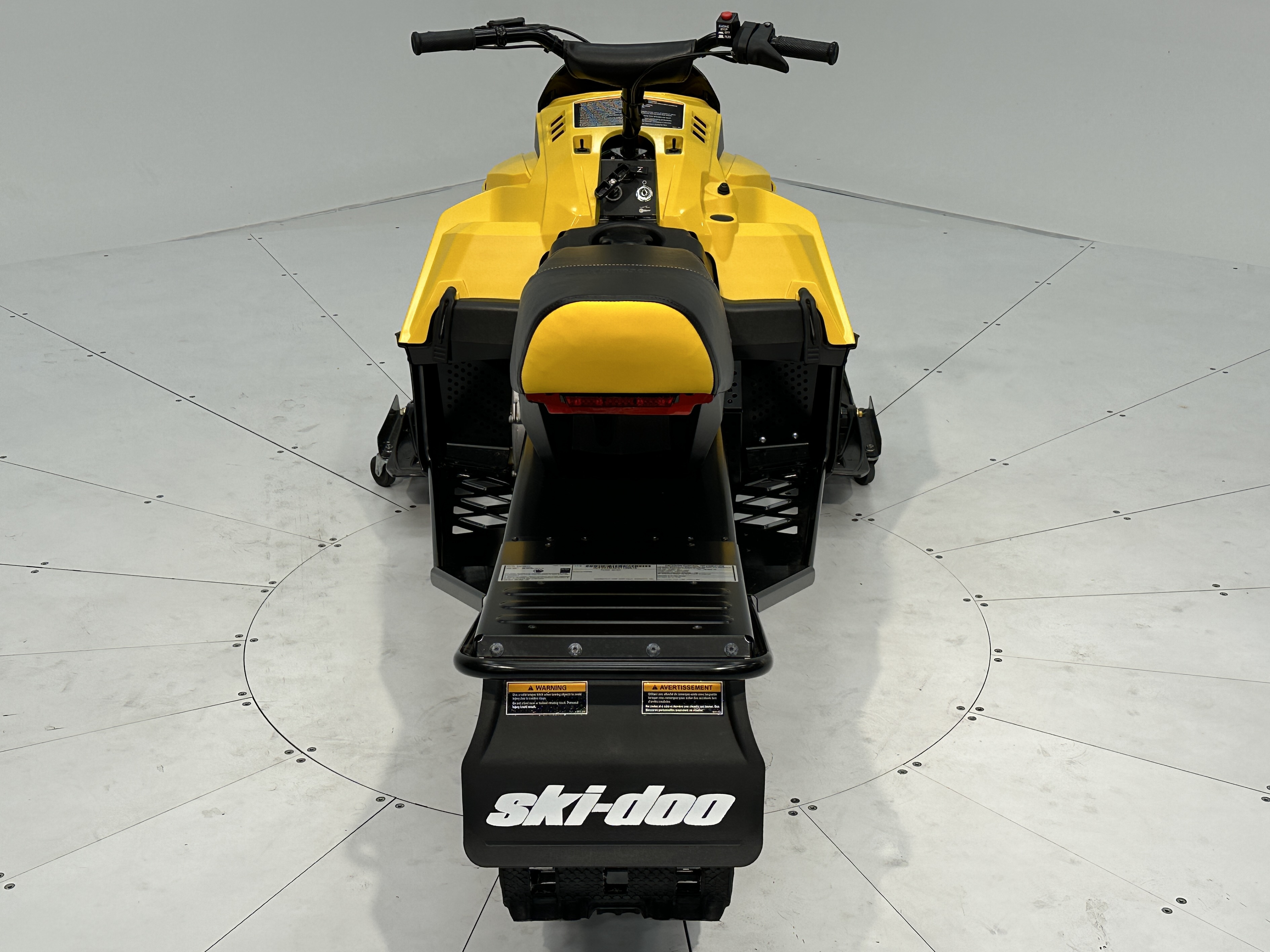2025 Ski-Doo MXZ 200 - Photo 2