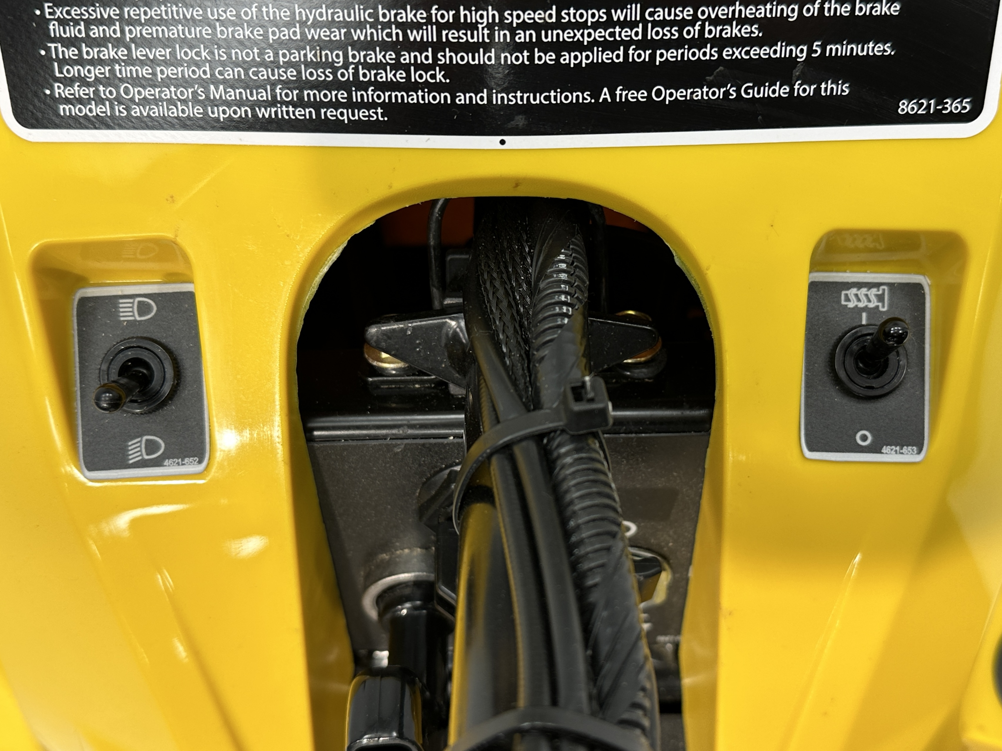 2025 Ski-Doo MXZ 200 - Photo 9