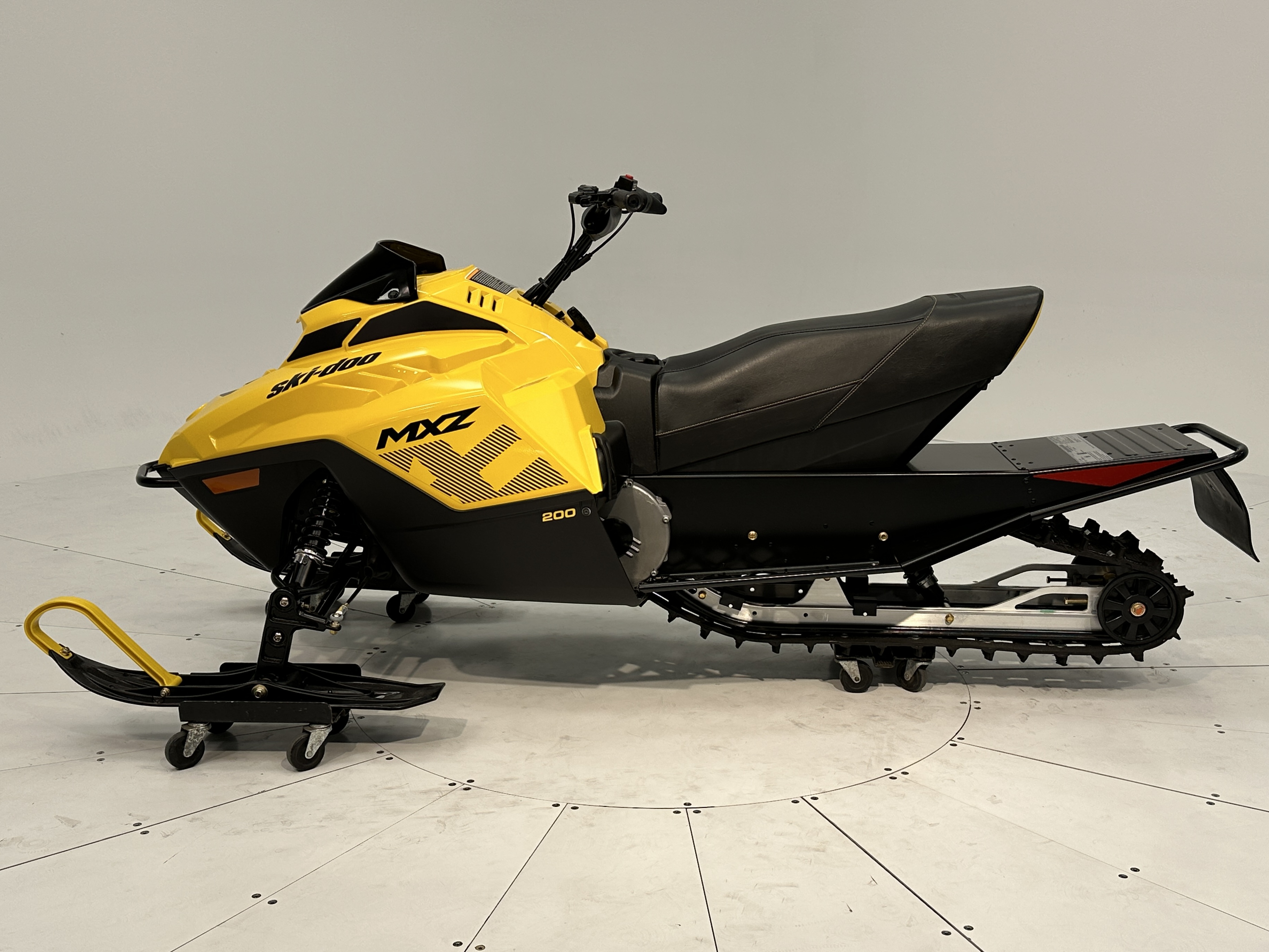 2025 Ski-Doo MXZ 200 - Photo 3