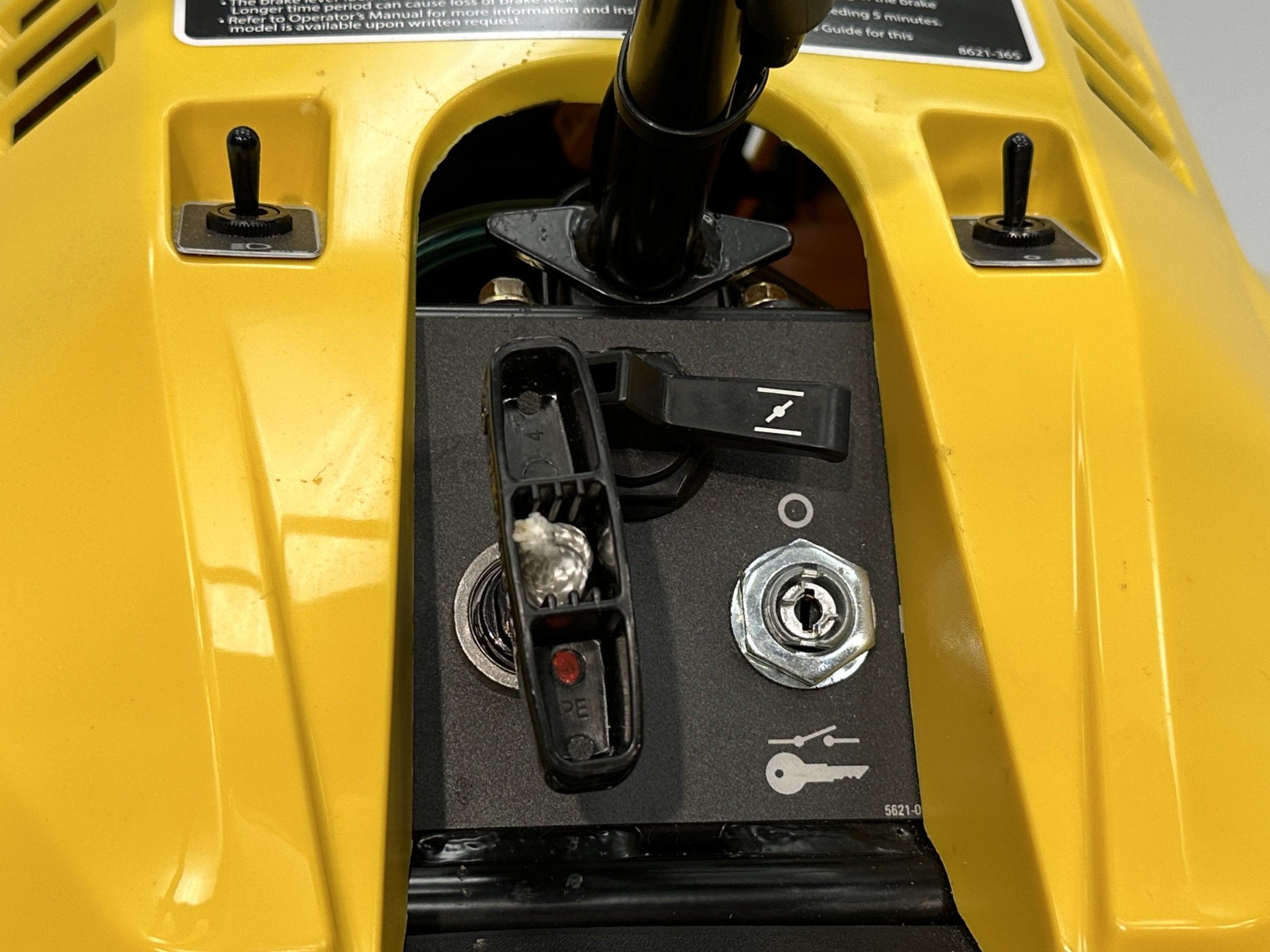 2025 Ski-Doo MXZ 200 - Photo 8