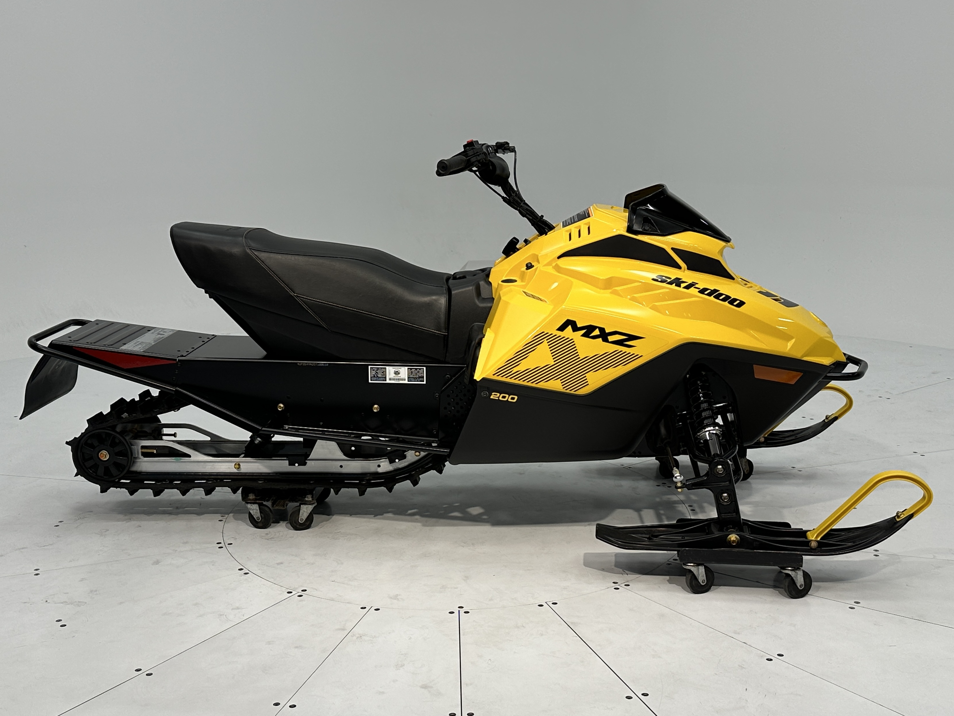 2025 Ski-Doo MXZ 200