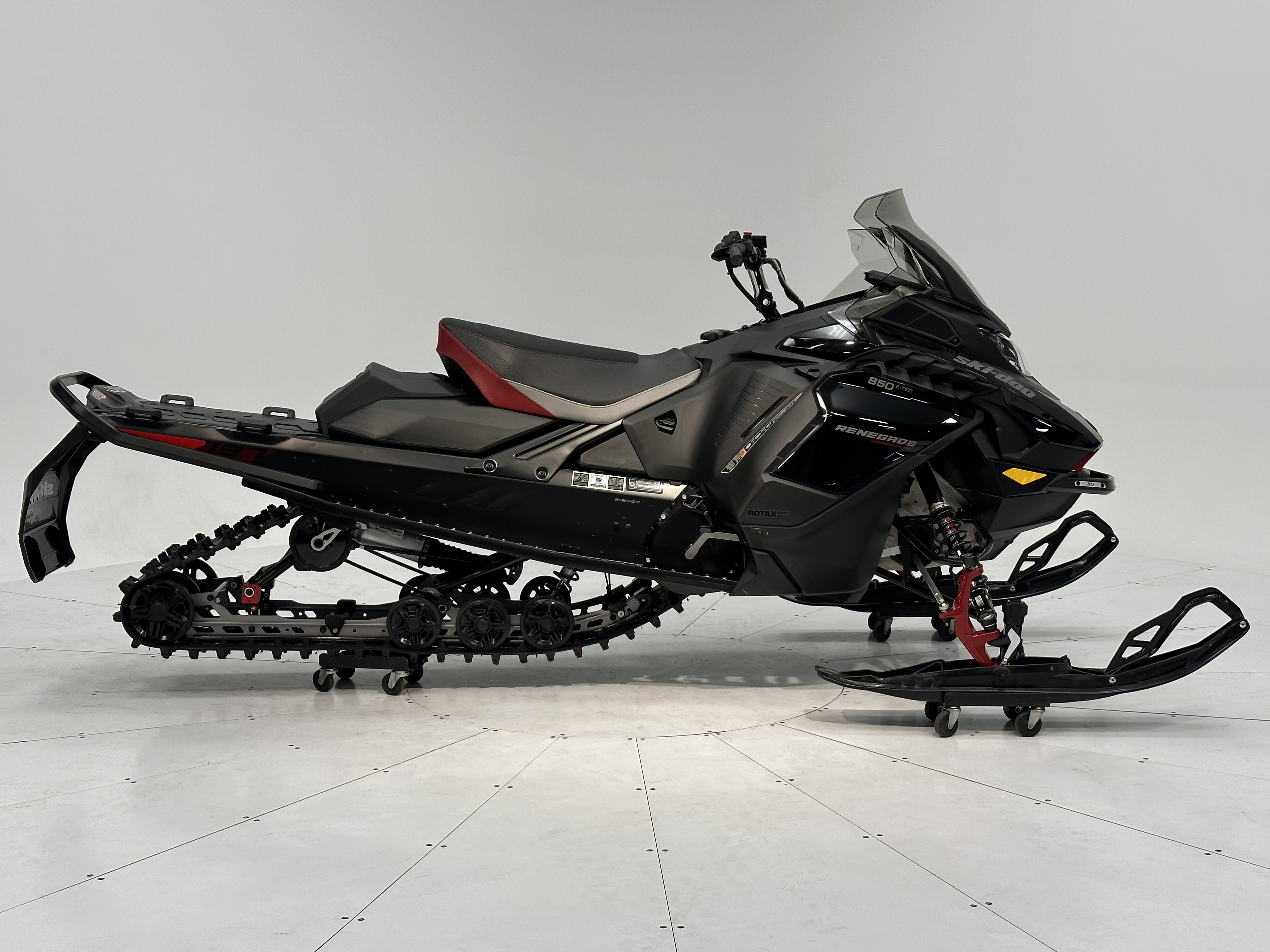 2025 Ski-Doo RENEGADE ADR w/ ENDURO Pkg 850 E-TEC Ice Ripper XT 1.25" E.S.  w/ 10.25" Touchscreen