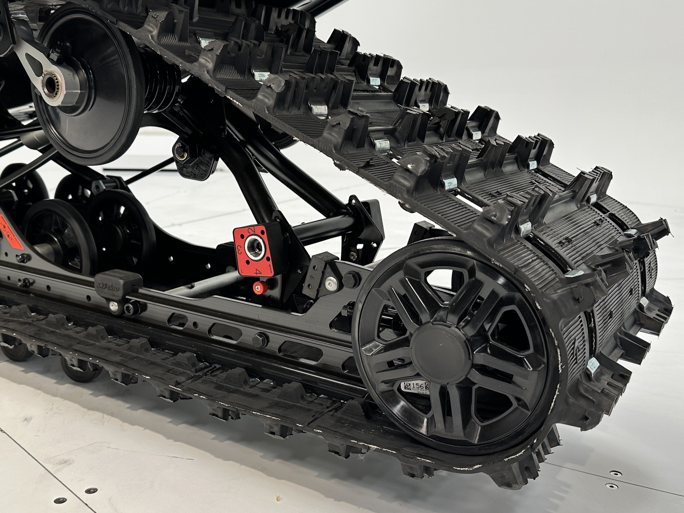 2025 Ski-Doo RENEGADE ADRENALINE 900 ACE Turbo R RipSaw 1.25" E.S. - Photo 9