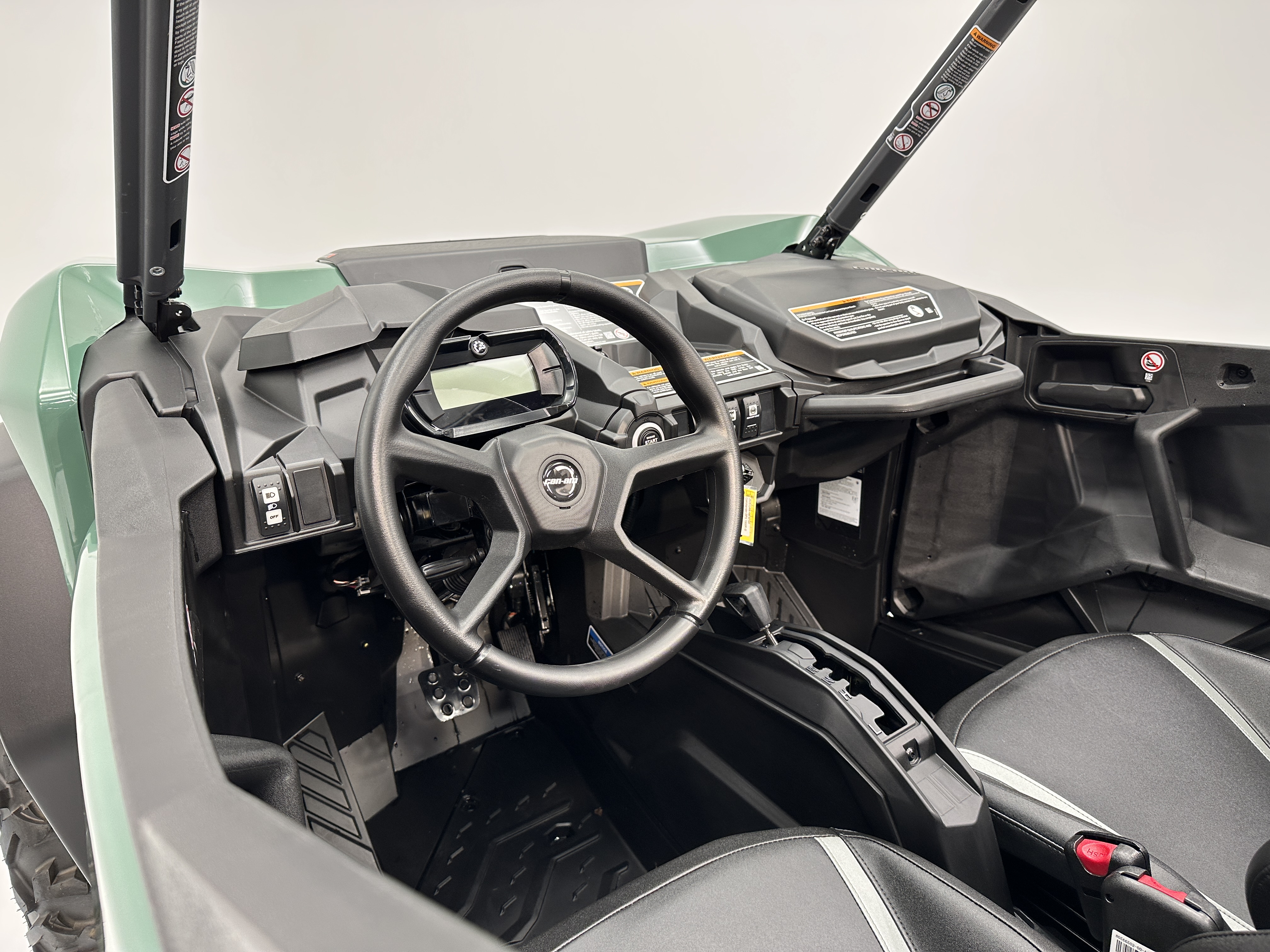 2025 Can-Am Commander DPS 1000R - Photo 5
