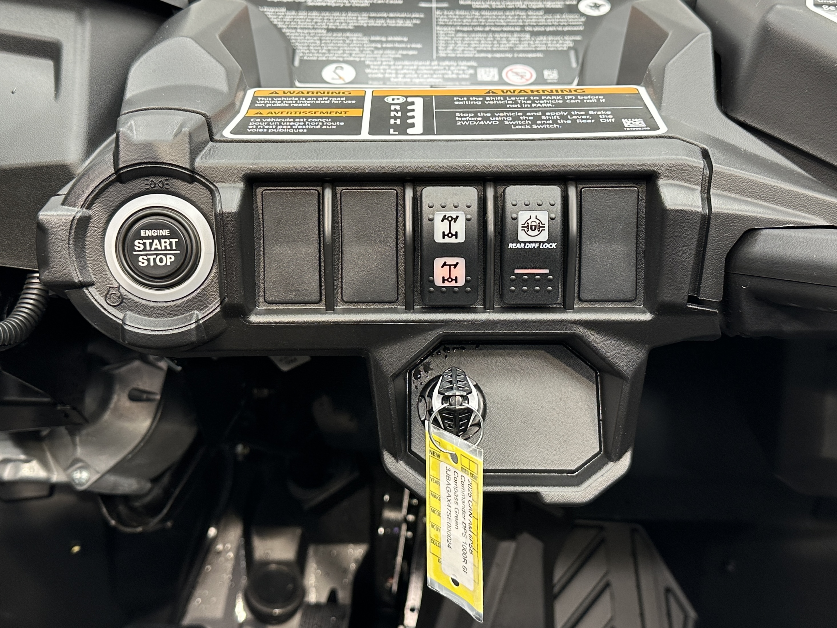 2025 Can-Am Commander DPS 1000R - Photo 8