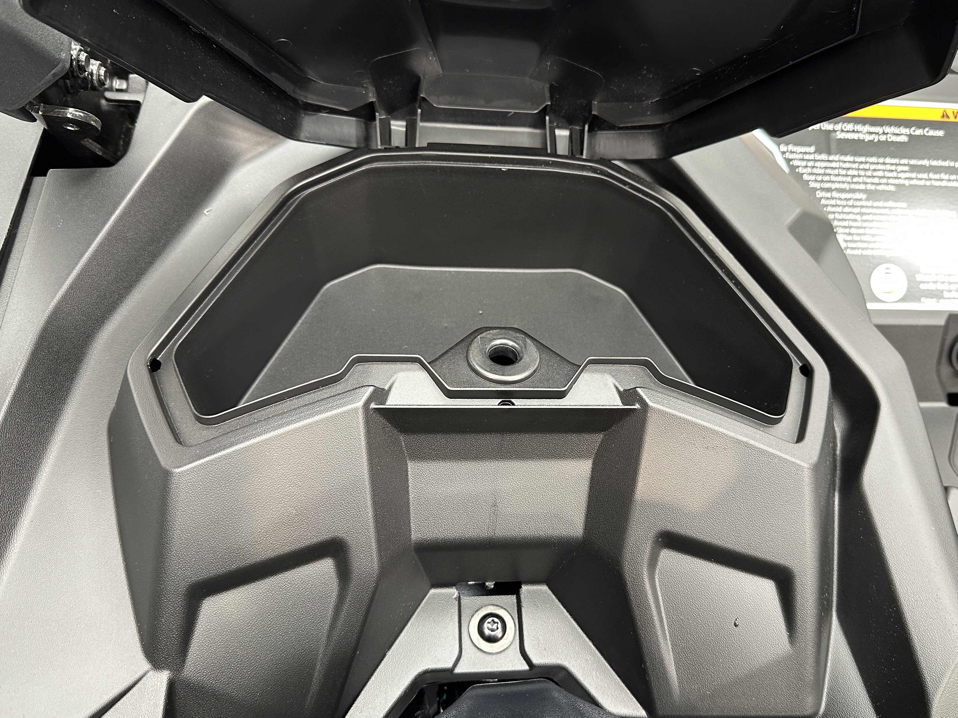 2025 Can-Am Commander DPS 1000R - Photo 10