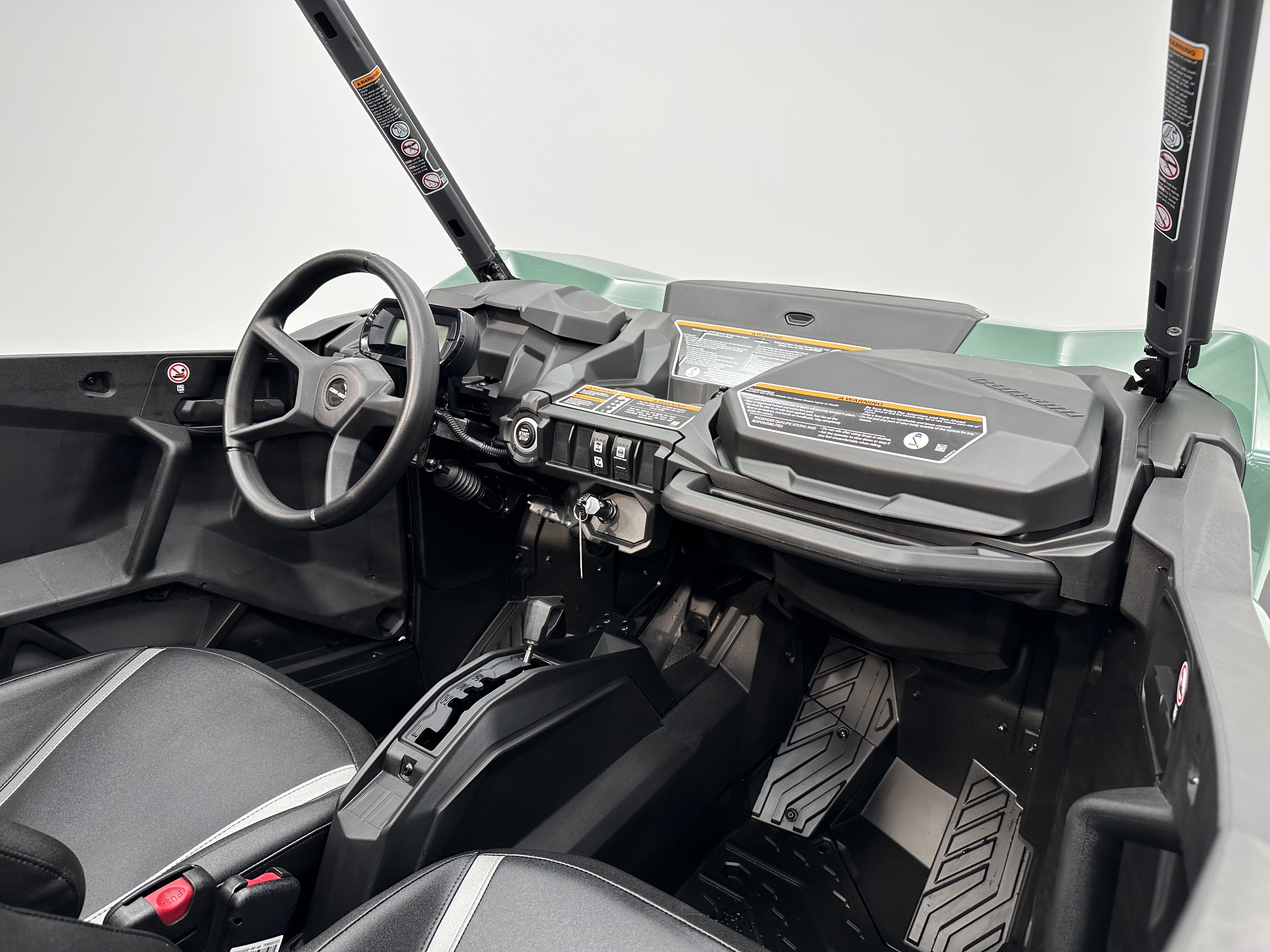 2025 Can-Am Commander DPS 1000R - Photo 6