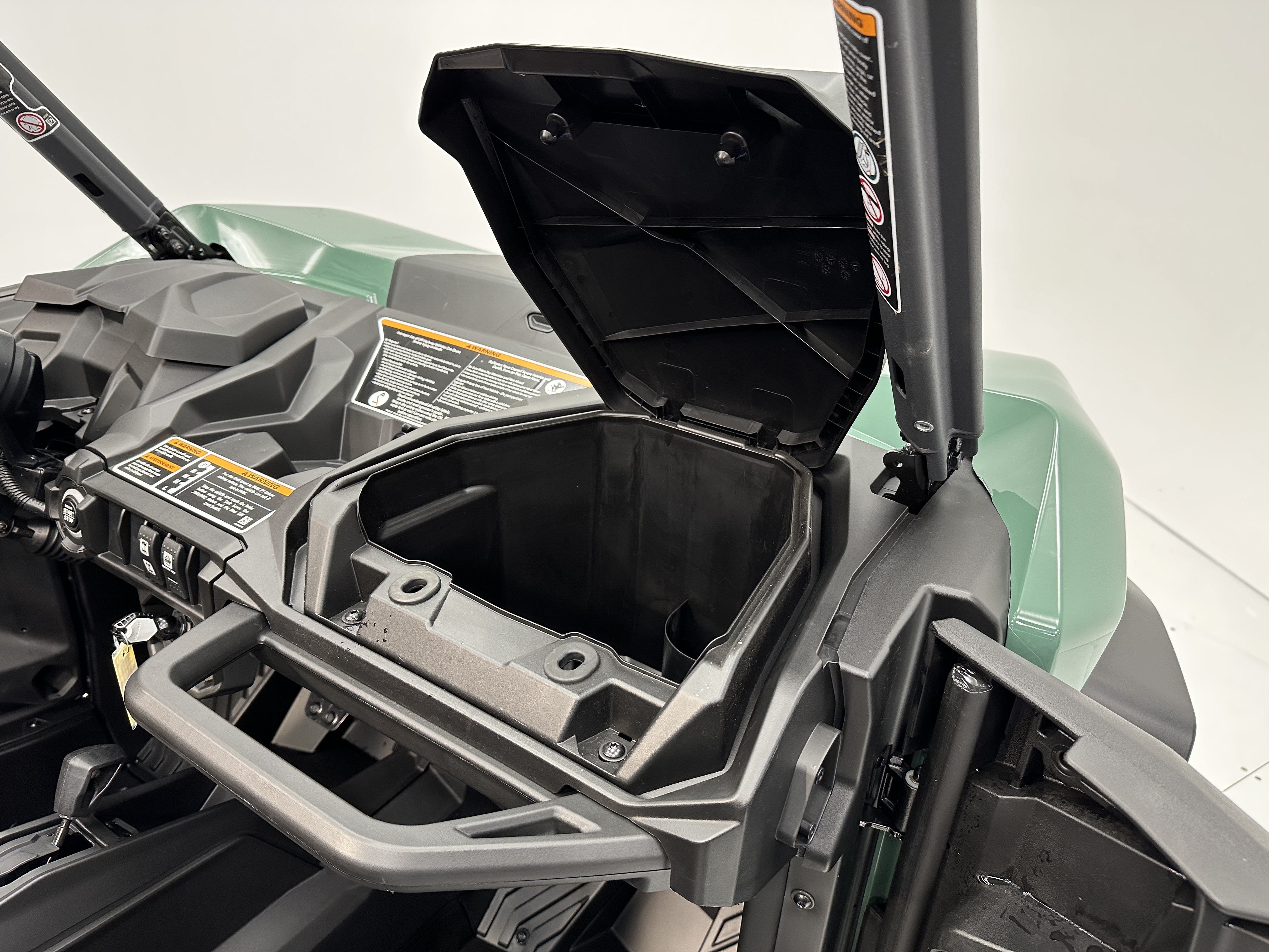 2025 Can-Am Commander DPS 1000R - Photo 11