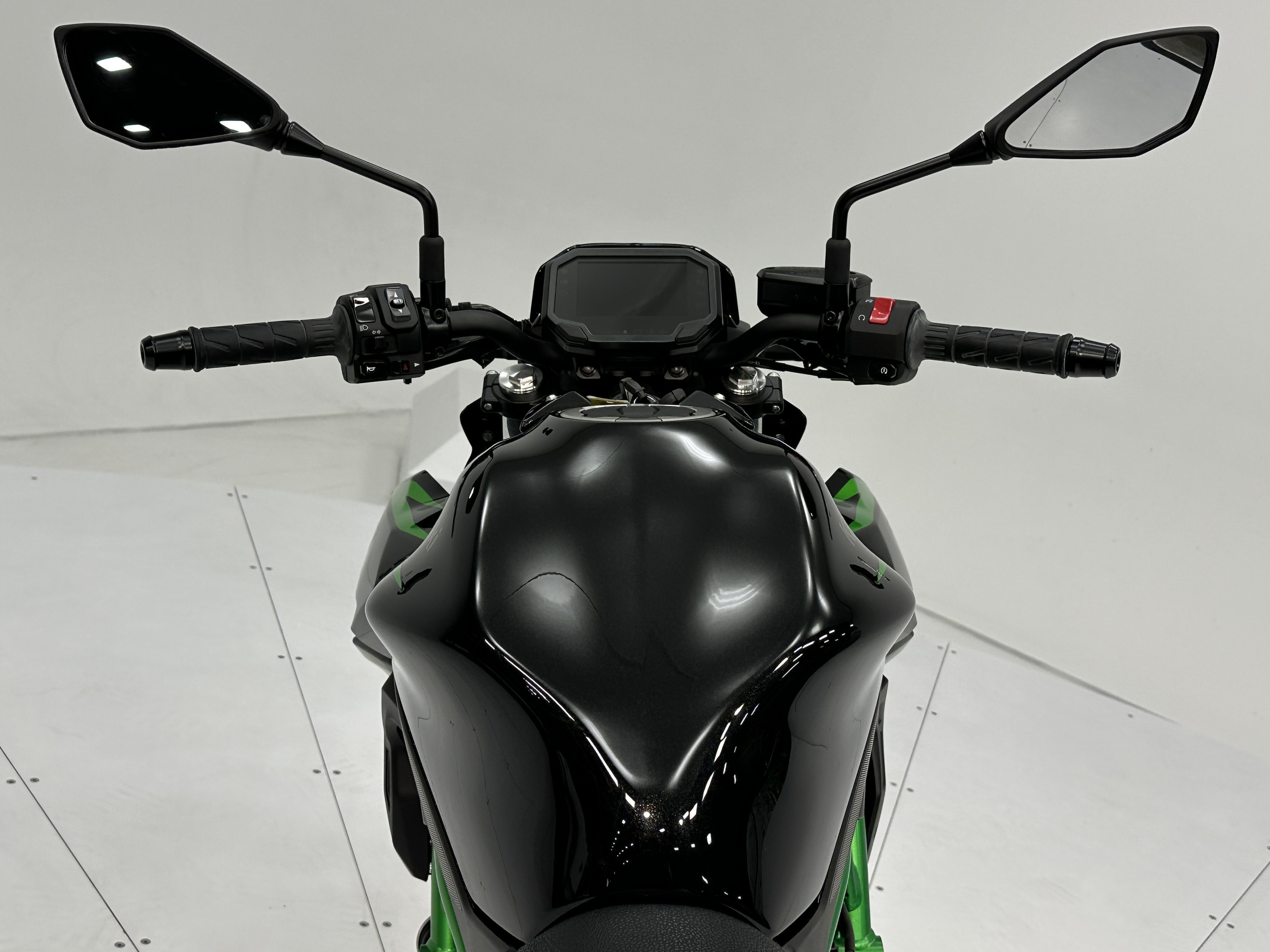 2025 Kawasaki Z650 ABS - Photo 5