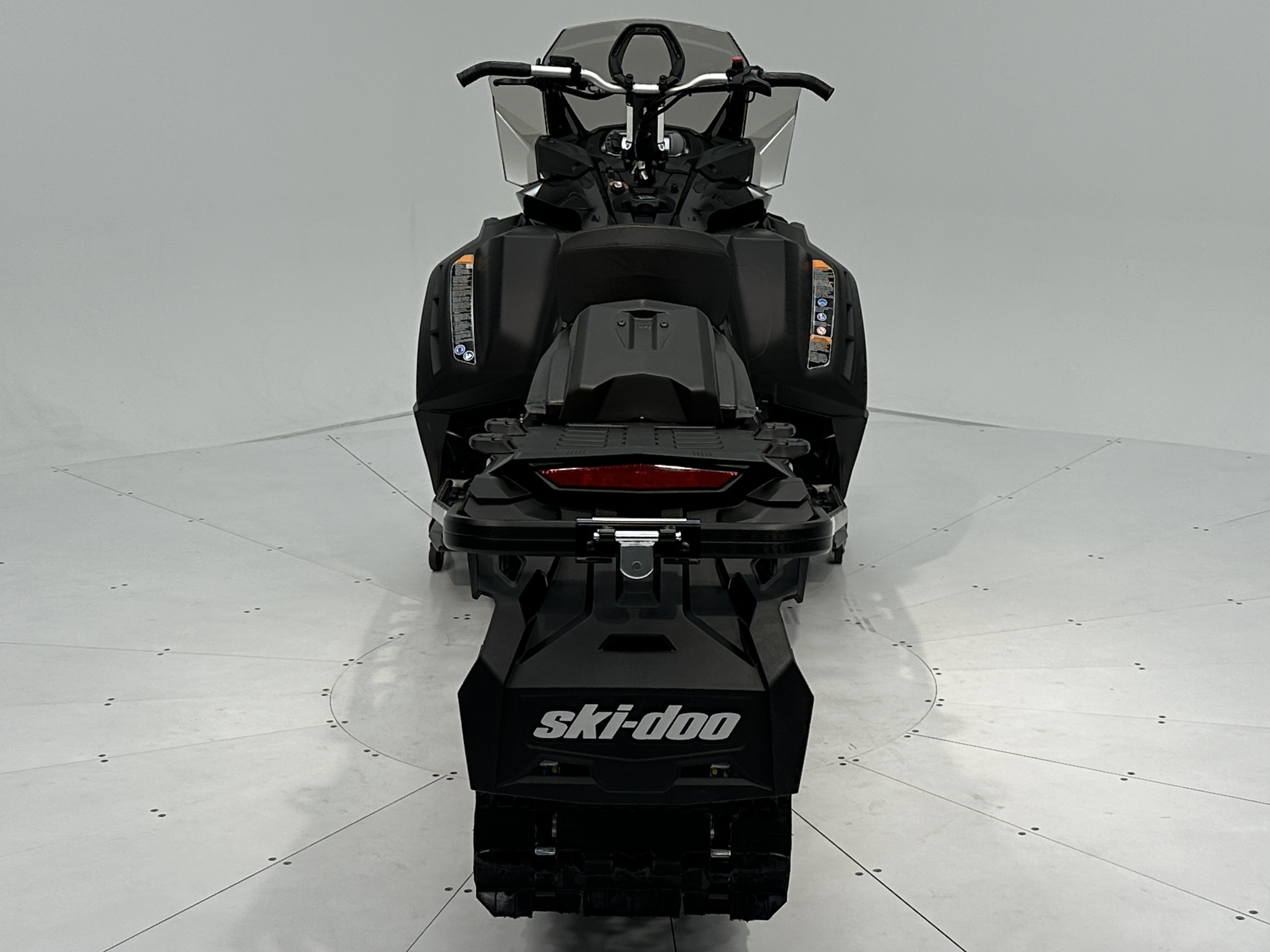 2025 Ski-Doo TUNDRA LE 600 EFI Charger 1.5" E.S. - Photo 2