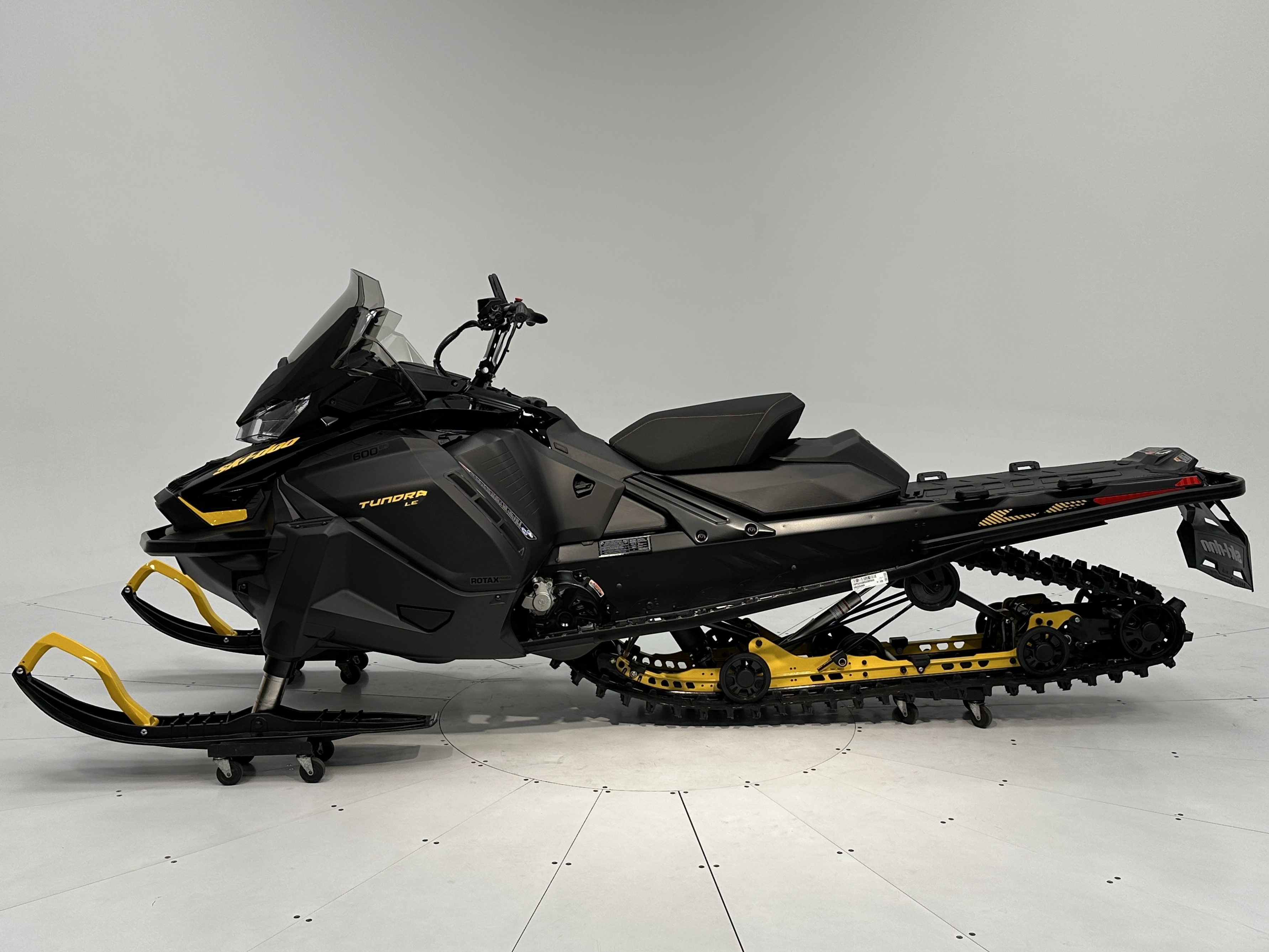 2025 Ski-Doo TUNDRA LE 600 EFI Charger 1.5" E.S. - Photo 3