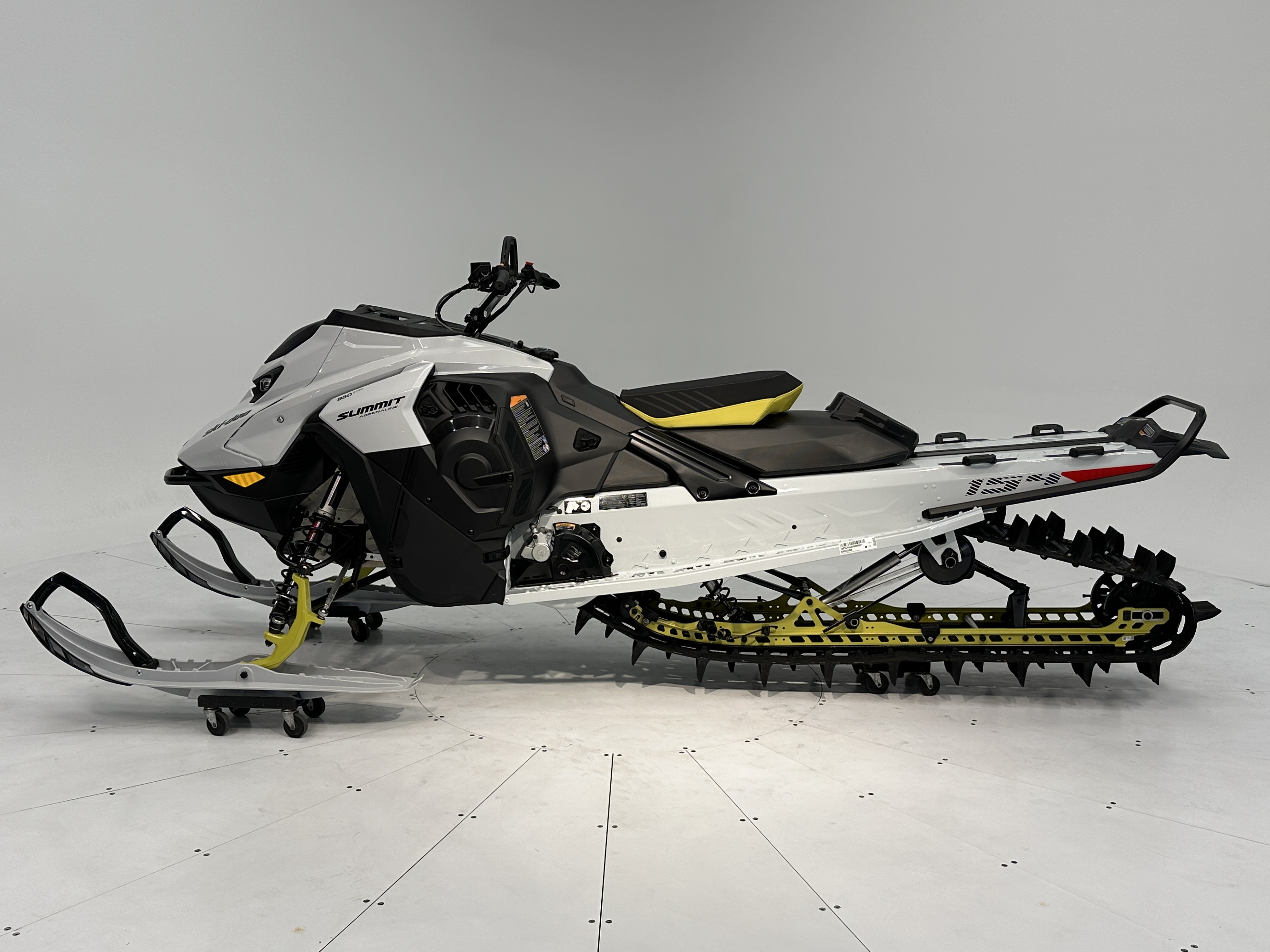 2025 Ski-Doo SUMMIT ADR w/ EDGE Pkg 154 850 E-TEC PowderMax X-Light FlexEdge 3.0" SHOT - Photo 3
