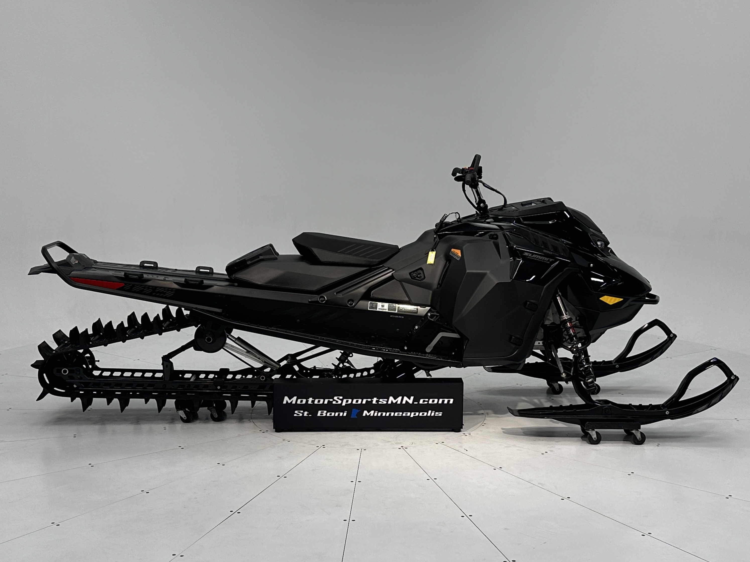 2025 Ski-Doo SUMMIT ADR w/ EDGE Pkg 165 850 E-TEC PowderMax X-Light FlexEdge 3.0" SHOT