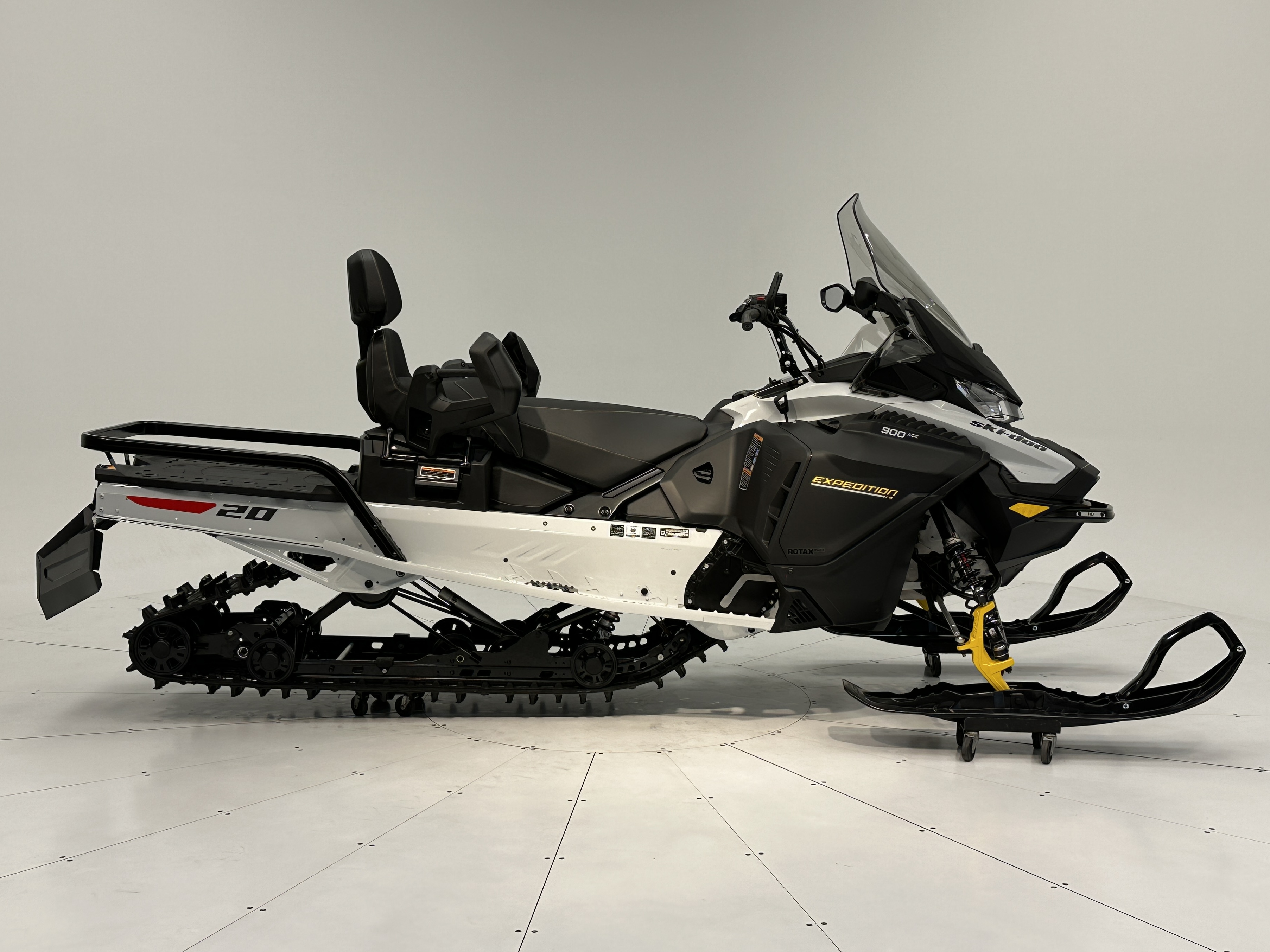 2025 Ski-Doo EXPEDITION LE 20" 900 ACE Silent Cobra 1.5" E.S.