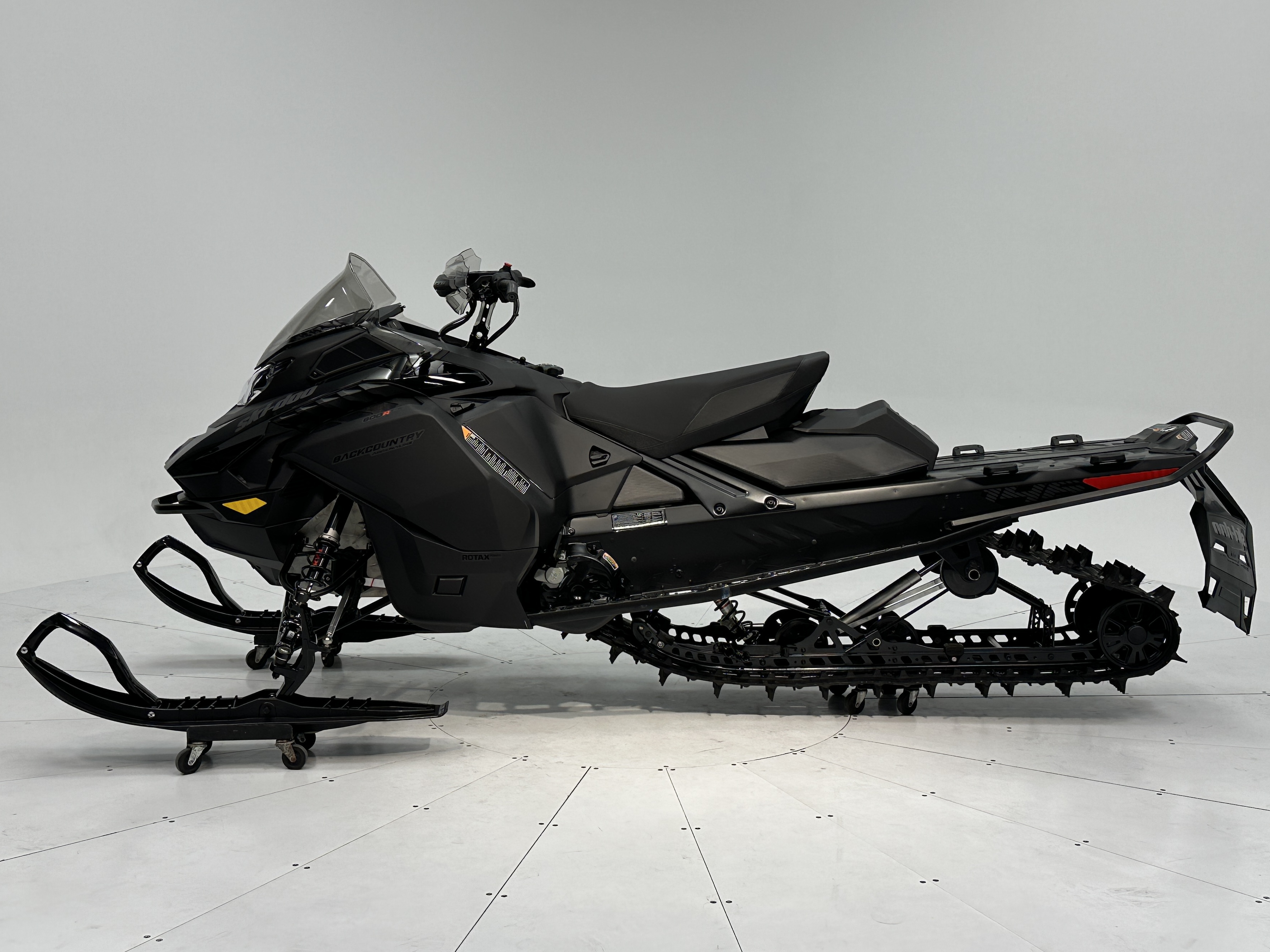 2025 Ski-Doo BACKCOUNTRY ADRENALINE 600R E-TEC PowderMax 2.0" E.S. - Photo 3