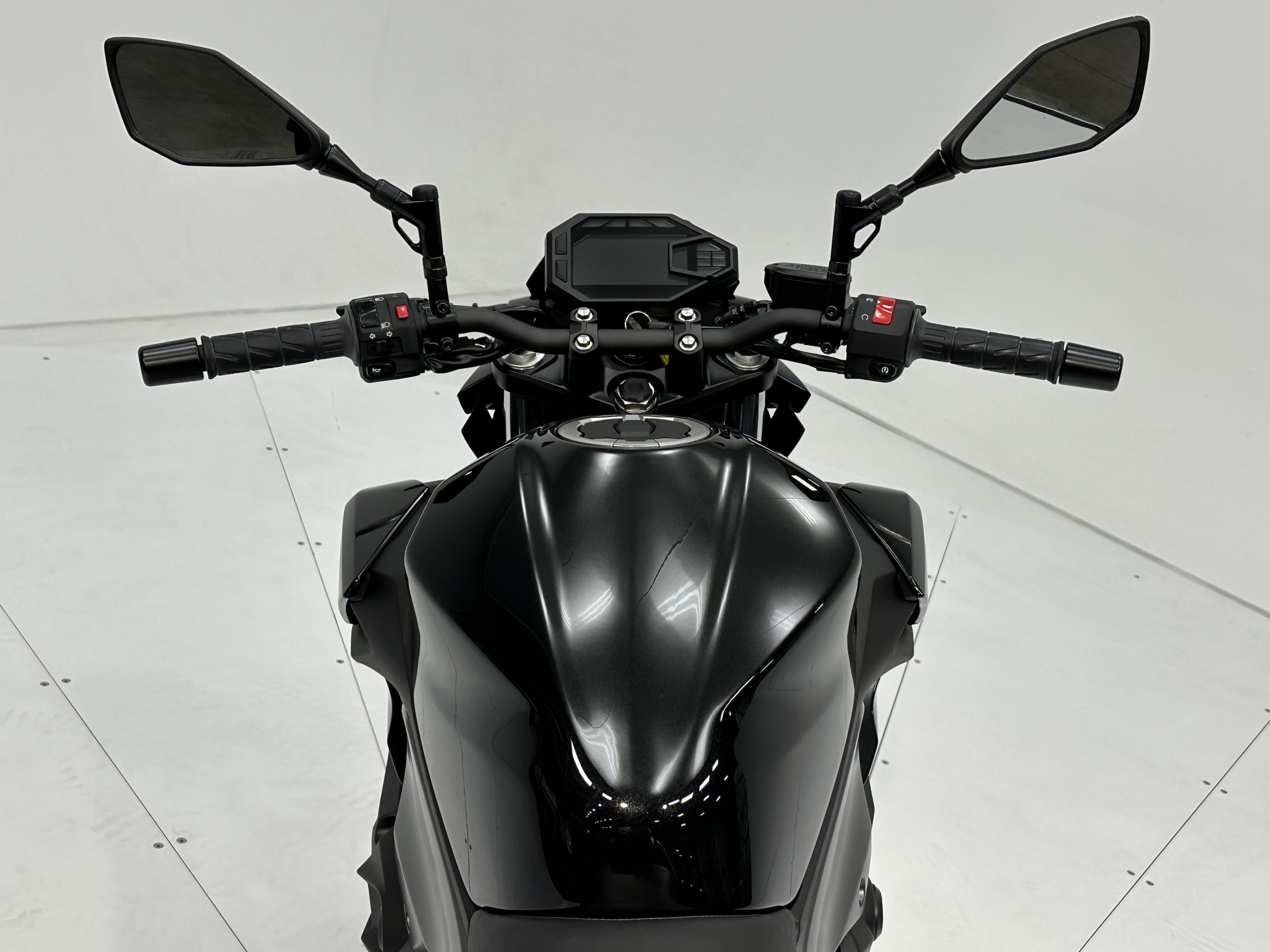 2025 Kawasaki Z500 ABS - Photo 5