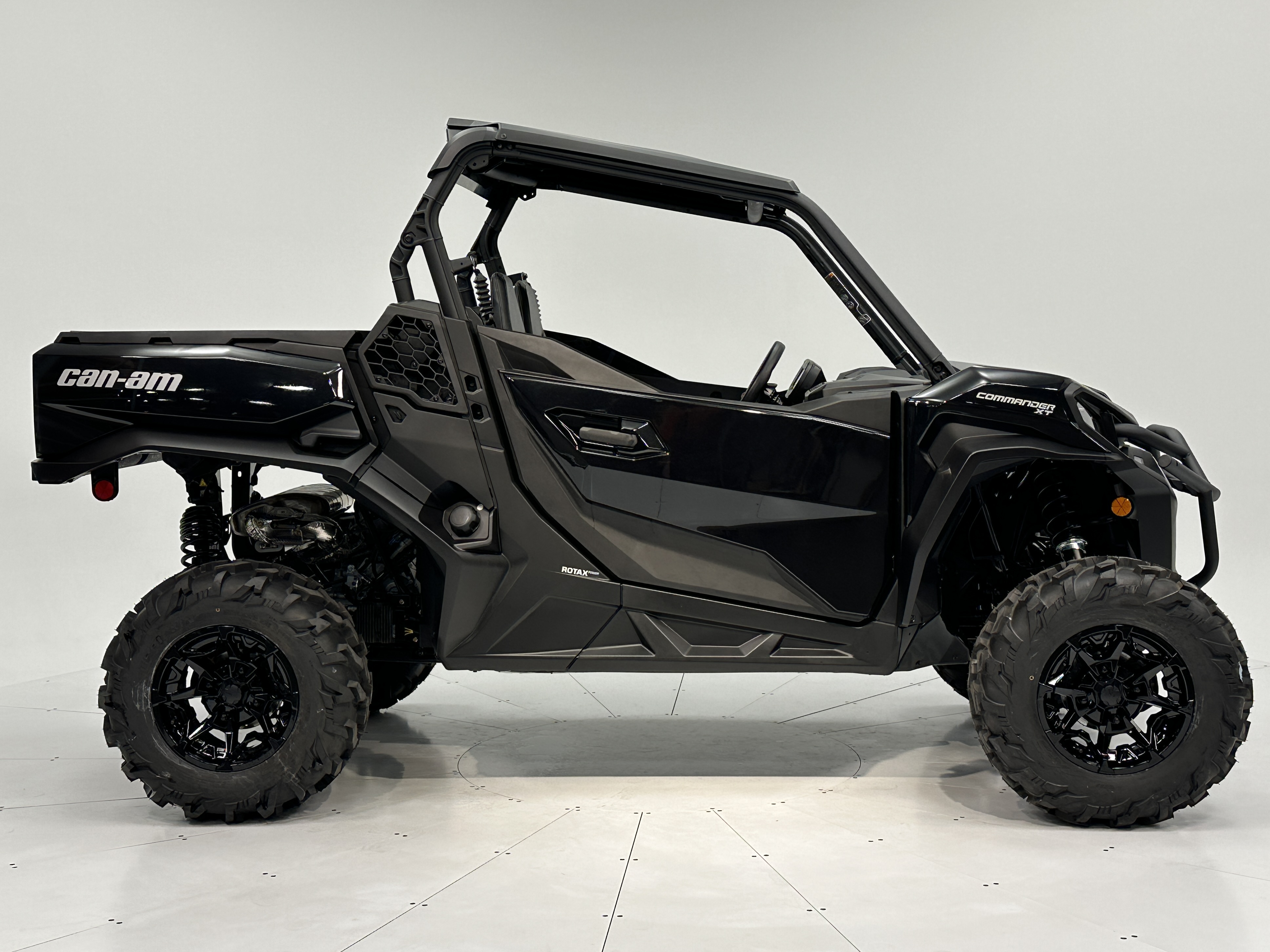 2025 Can-Am Commander XT 700