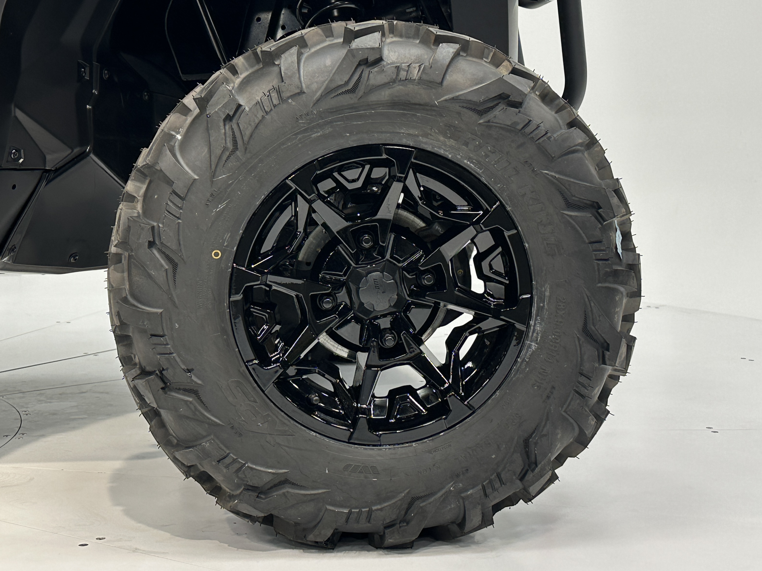 2025 Can-Am Commander XT 700 - Photo 14