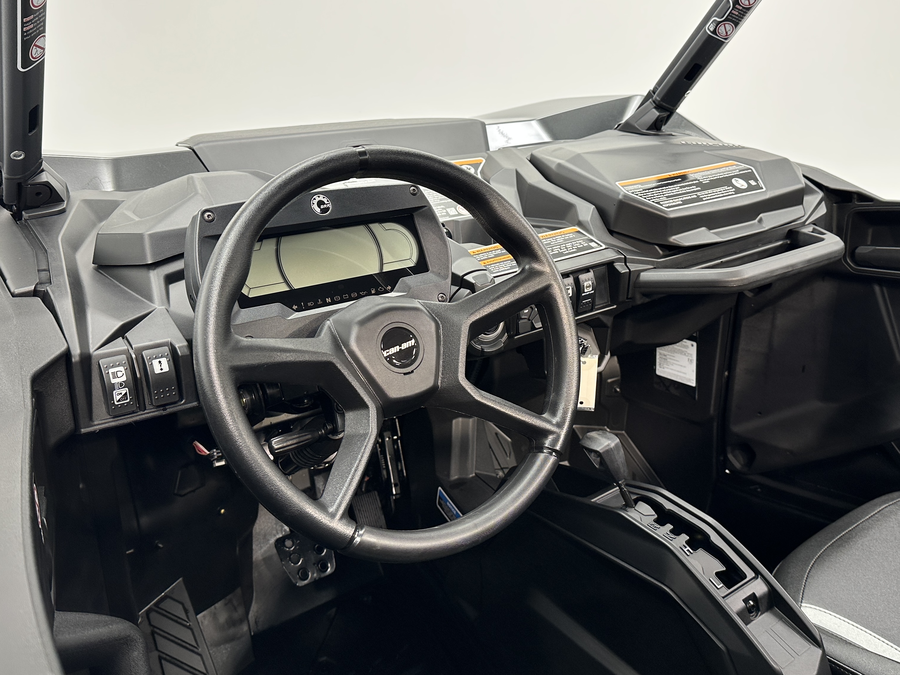 2025 Can-Am Commander XT 700 - Photo 5