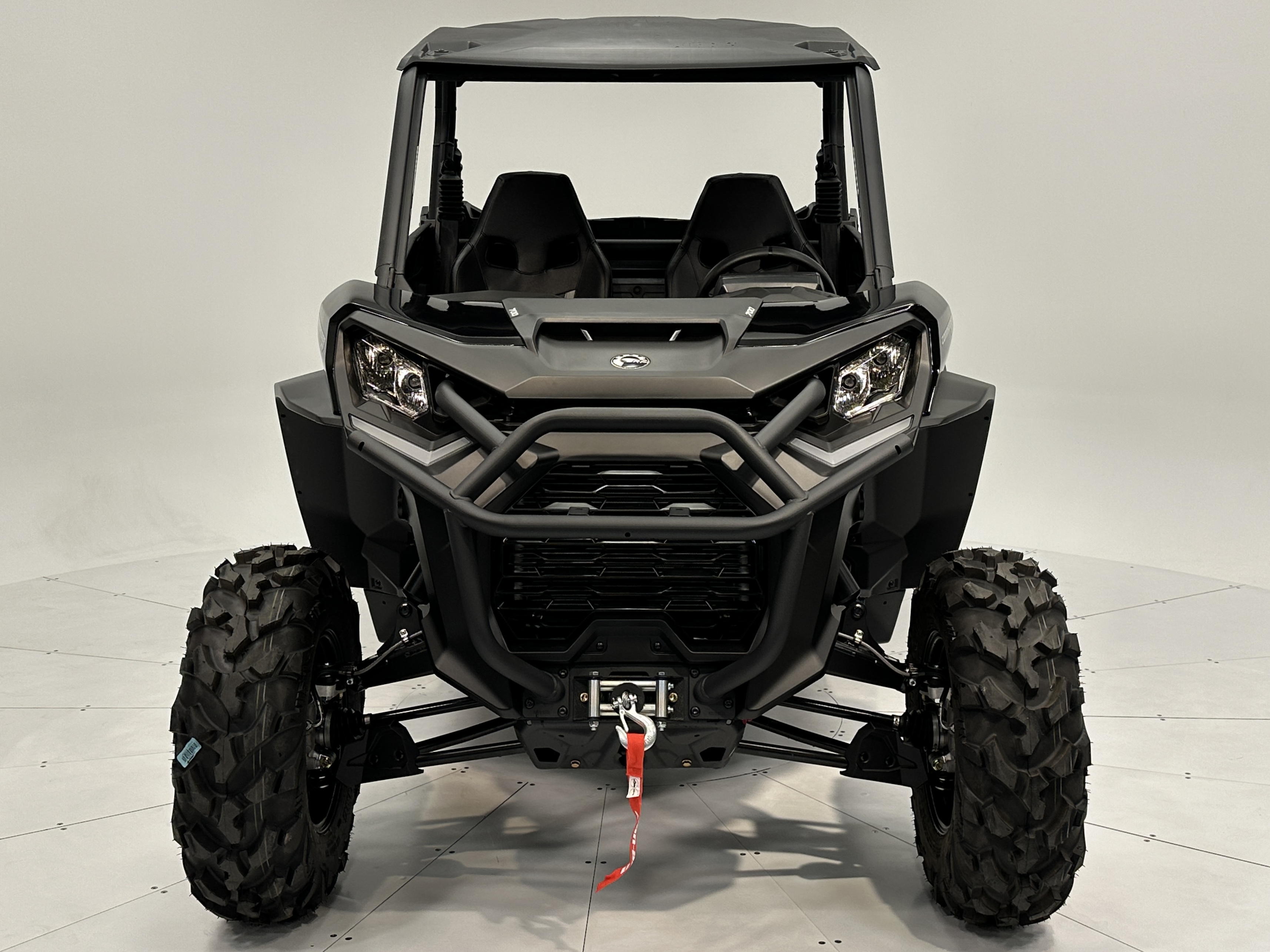 2025 Can-Am Commander XT 700 - Photo 4